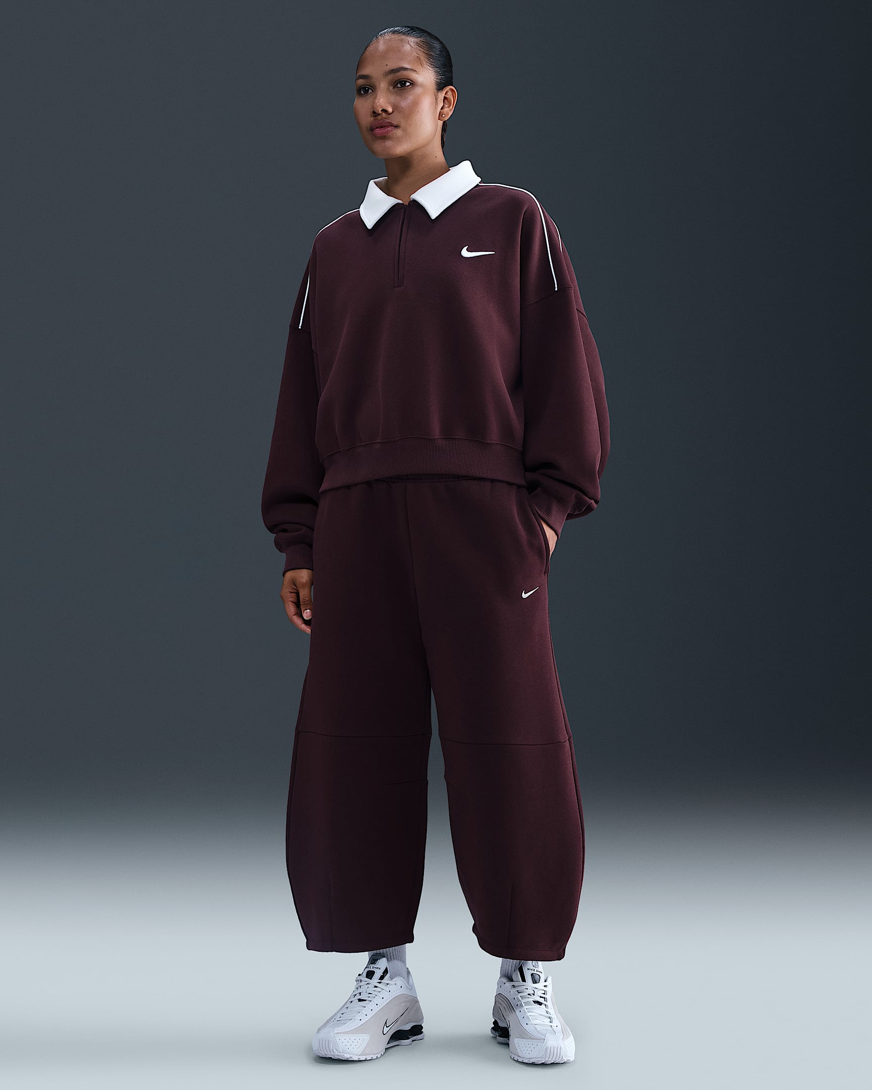 Pantalones entubados de tiro medio holgados para mujer Nike Sportswear Phoenix Fleece - Burdeos enérgico/Vela