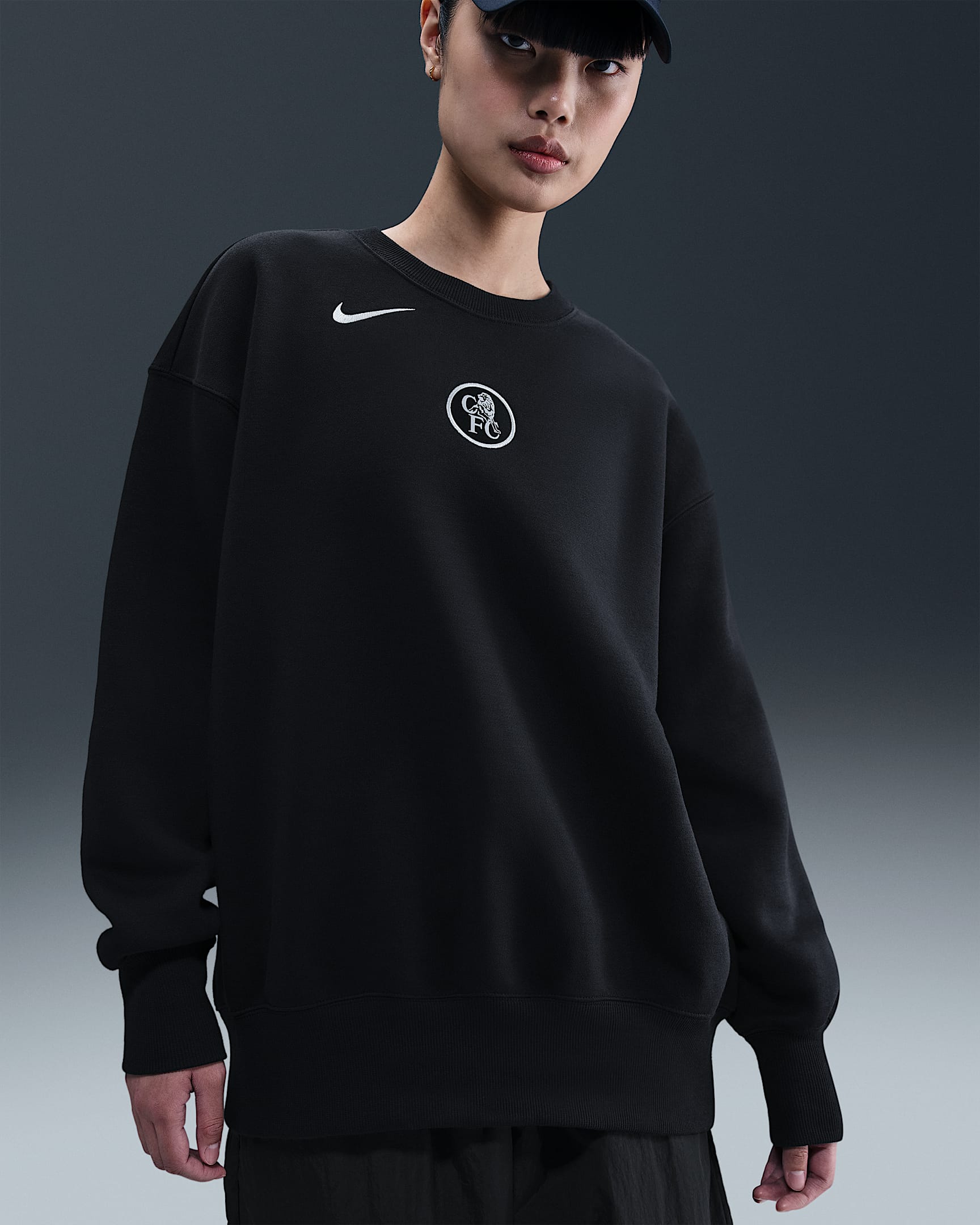 Chelsea F.C. Phoenix Fleece Third Women's Nike Football Total 90 Oversized Crew-Neck Sweatshirt - Black/Field Silver