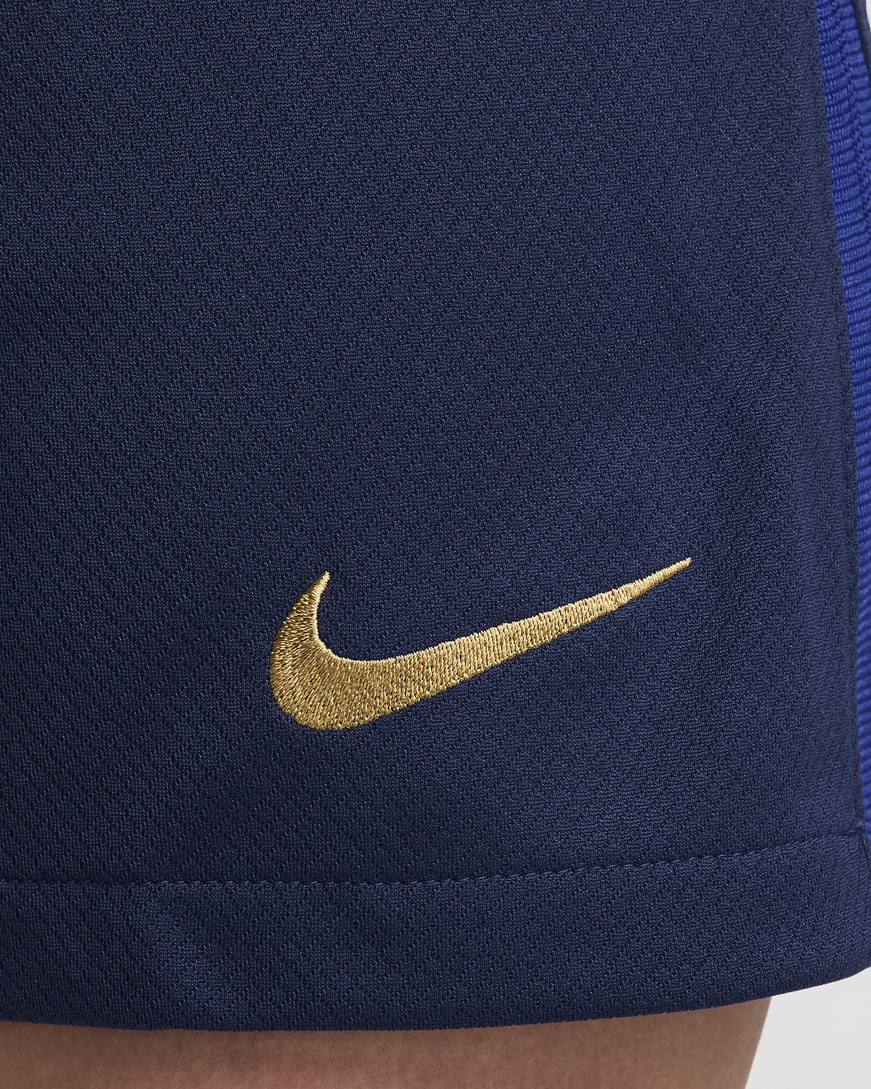 Primera equipación Stadium FC Barcelona 2023/24 Pantalón corto de fútbol tipo réplica Nike Dri-FIT - Mujer - Midnight Navy/Noble Red/Deep Royal Blue/Club Gold