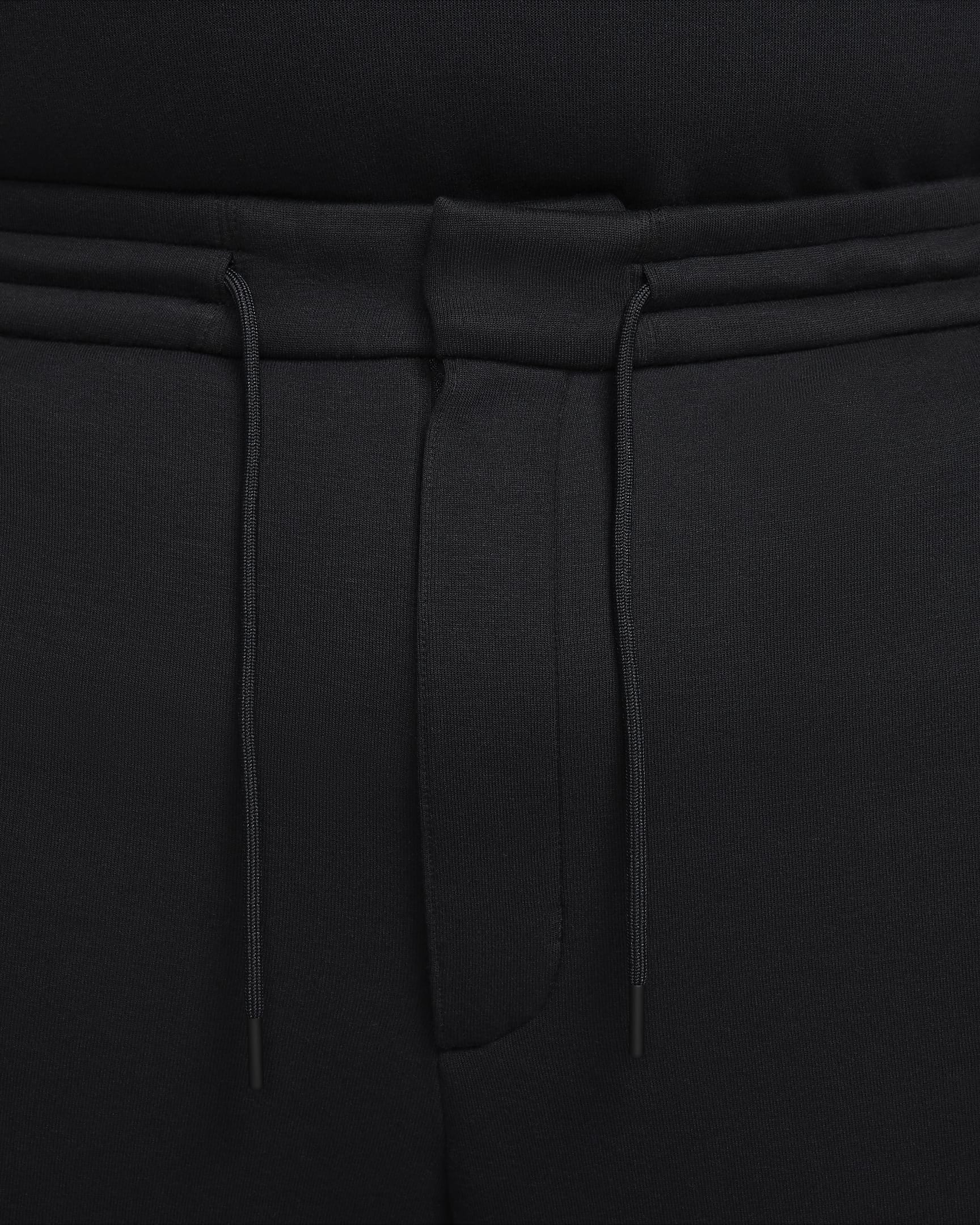 Nike Sportswear Tech Fleece Reimagined Herren-Trainingshose mit offener Passform und offenem Saum - Schwarz/Schwarz