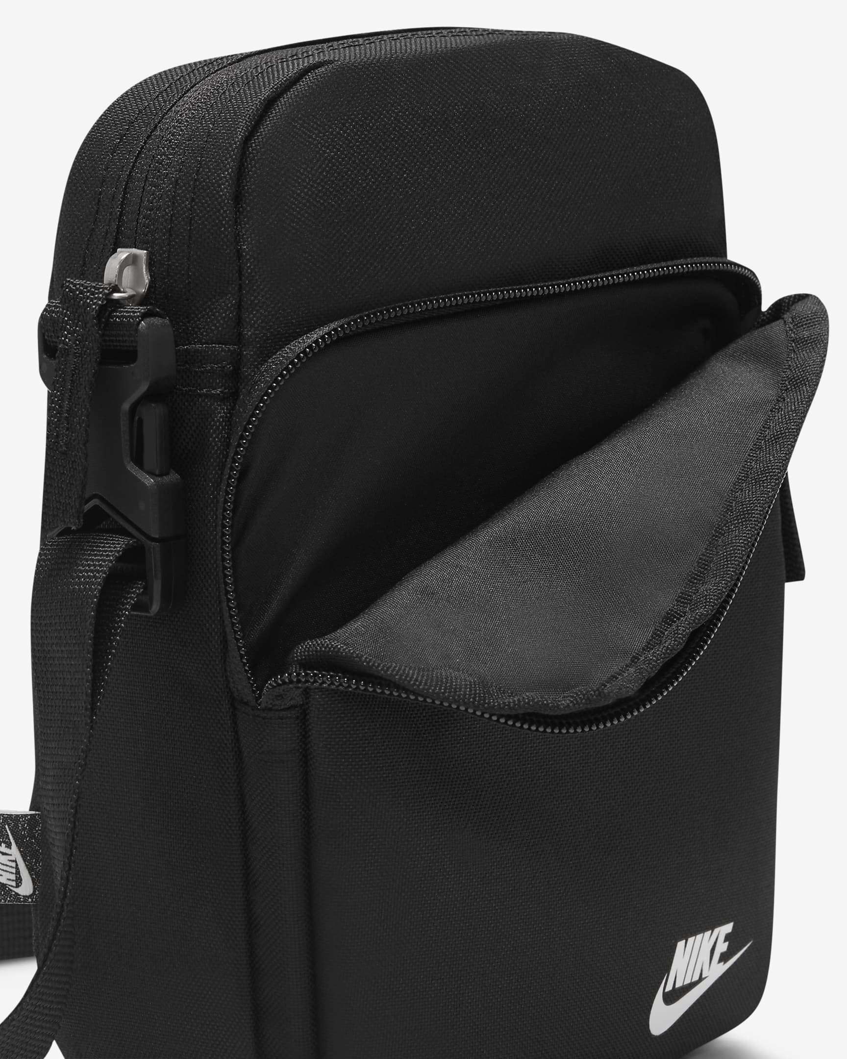 Nike Heritage Crossbody-Tasche (4 l) - Schwarz/Schwarz/Weiß