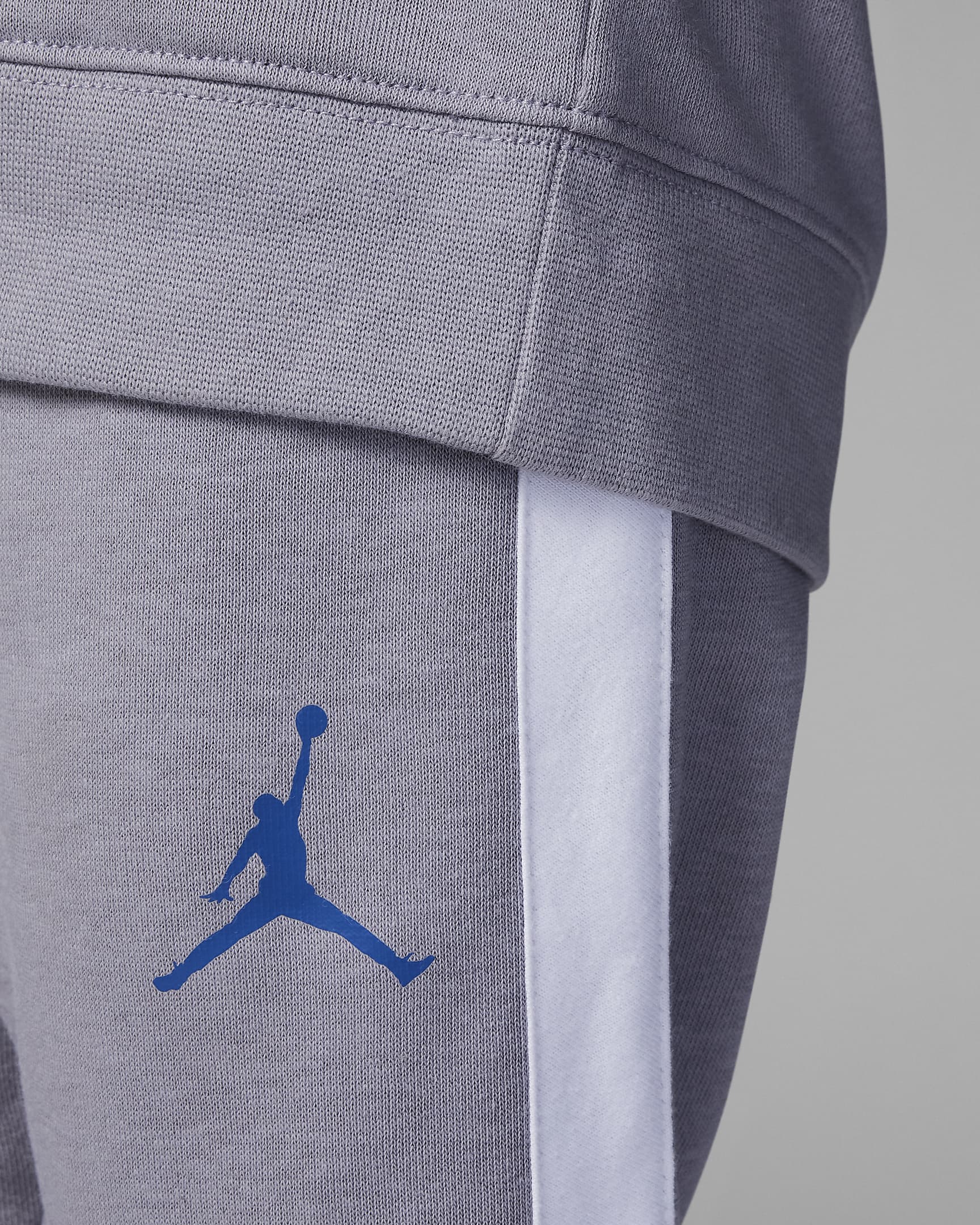 Conjunto de pants Jordan Gym 23 infantil.