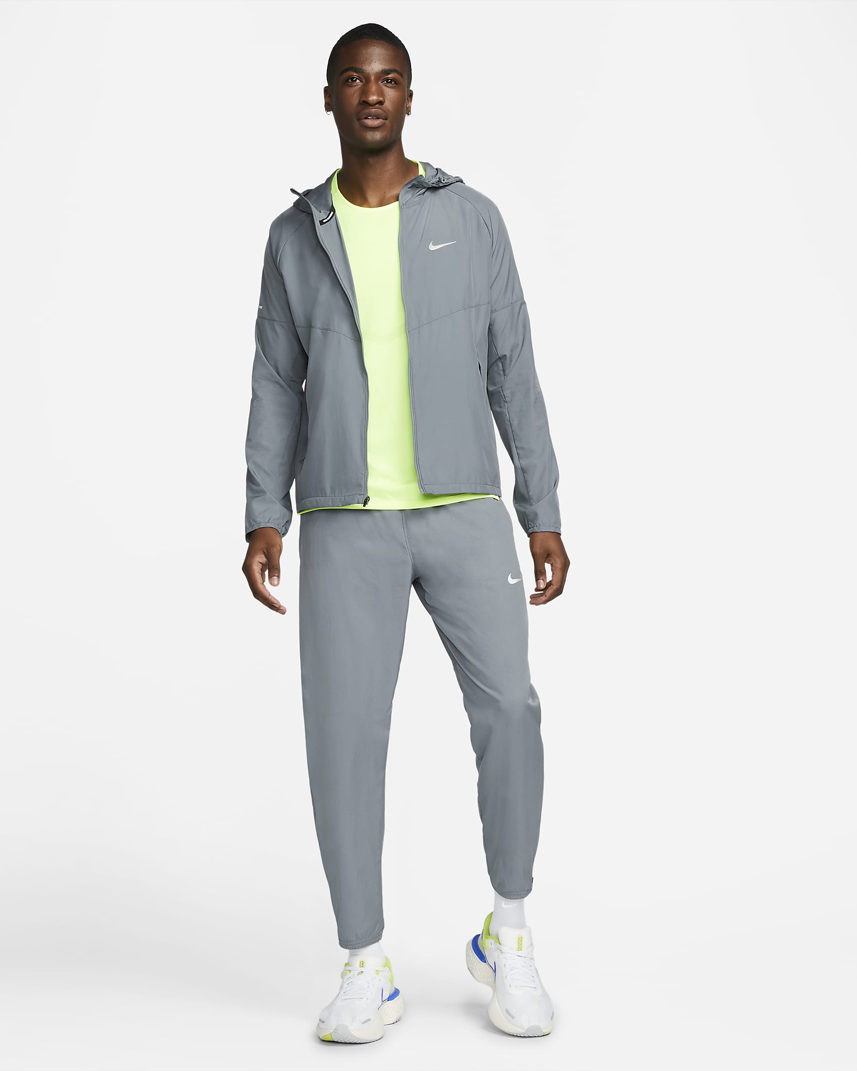 Chamarra de correr Repel para hombre Nike Miler - Gris humo/Gris humo