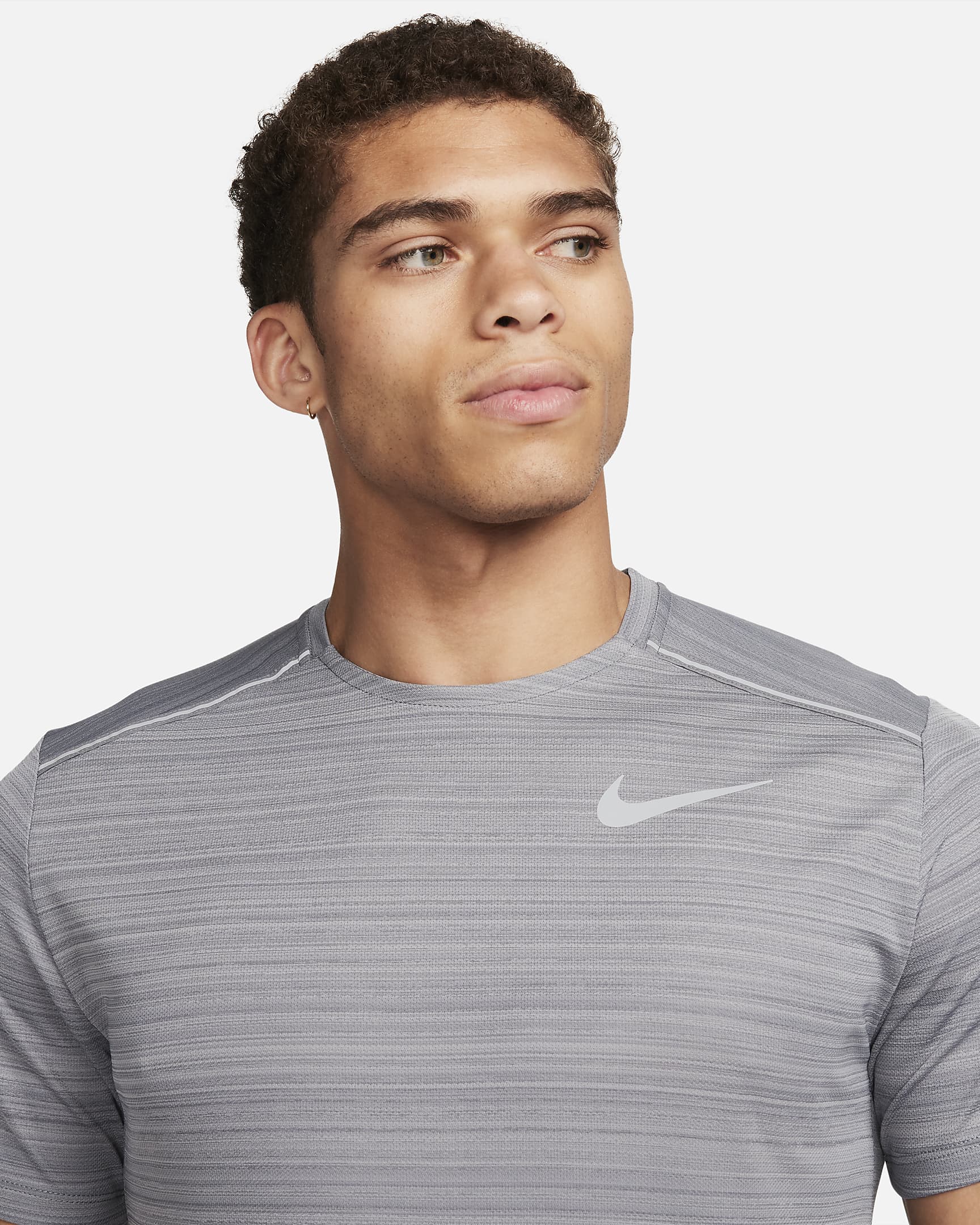 Camisola de running de manga curta Nike Miler para homem - Cinzento Smoke