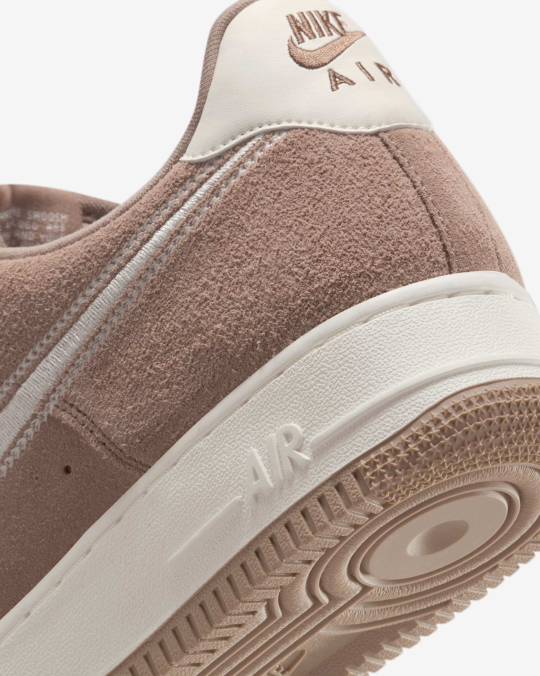 Chaussure Nike Air Force 1 '07 LV8 pour homme. Nike FR