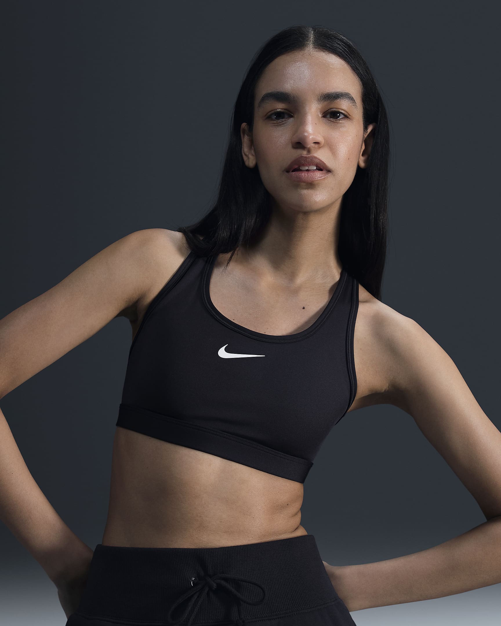 Bra deportivo con almohadillas para mujer Nike Swoosh Medium Support - Negro/Blanco