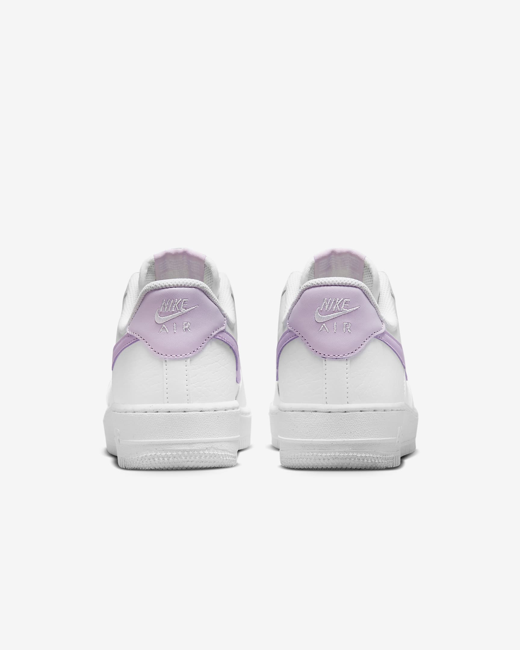 Sapatilhas Nike Air Force 1 '07 Next Nature para mulher - Branco/Branco/Prateado metalizado/Doll