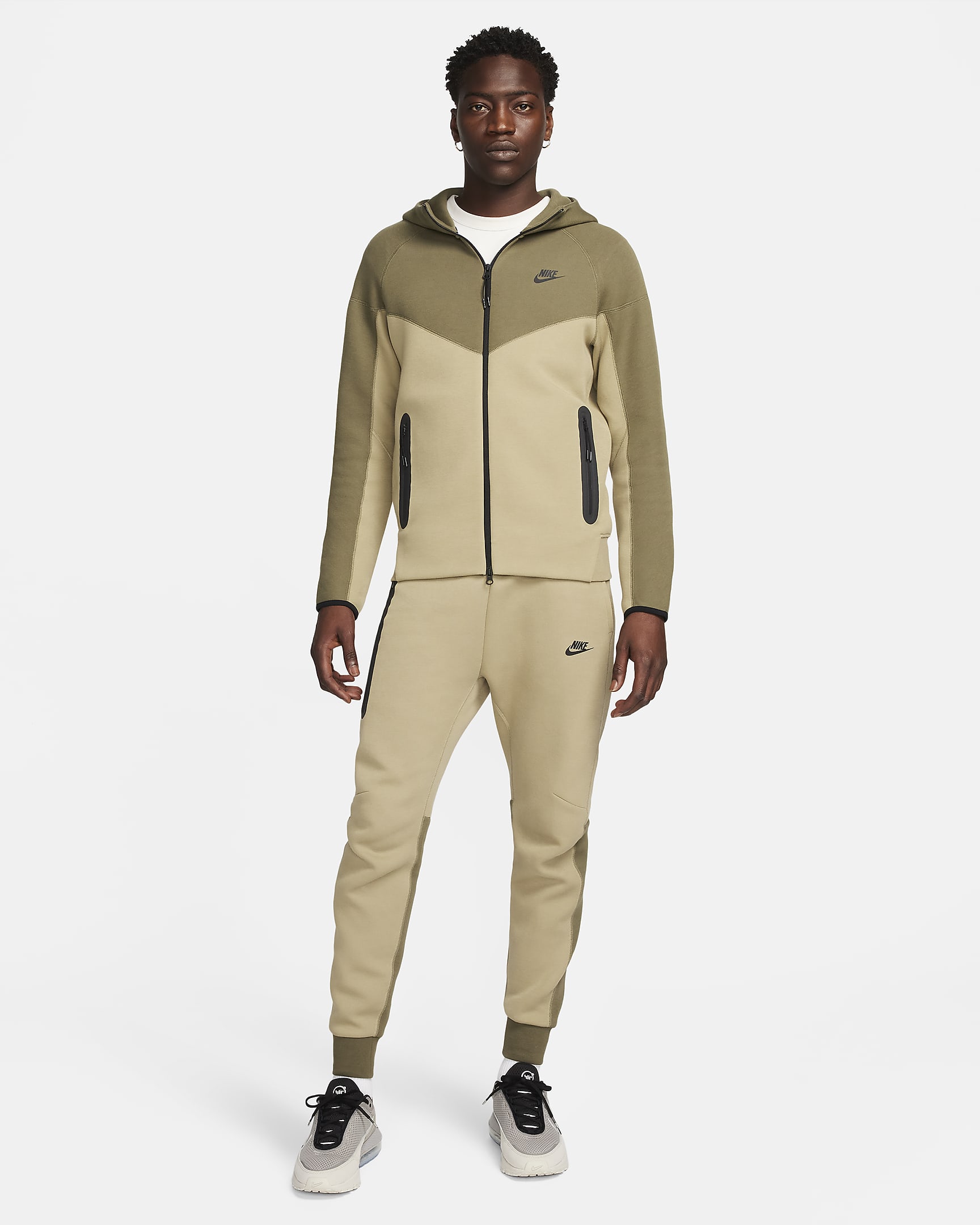 Nike Sportswear Tech Fleece férfi szabadidőnadrág - Neutral Olive/Medium Olive/Fekete