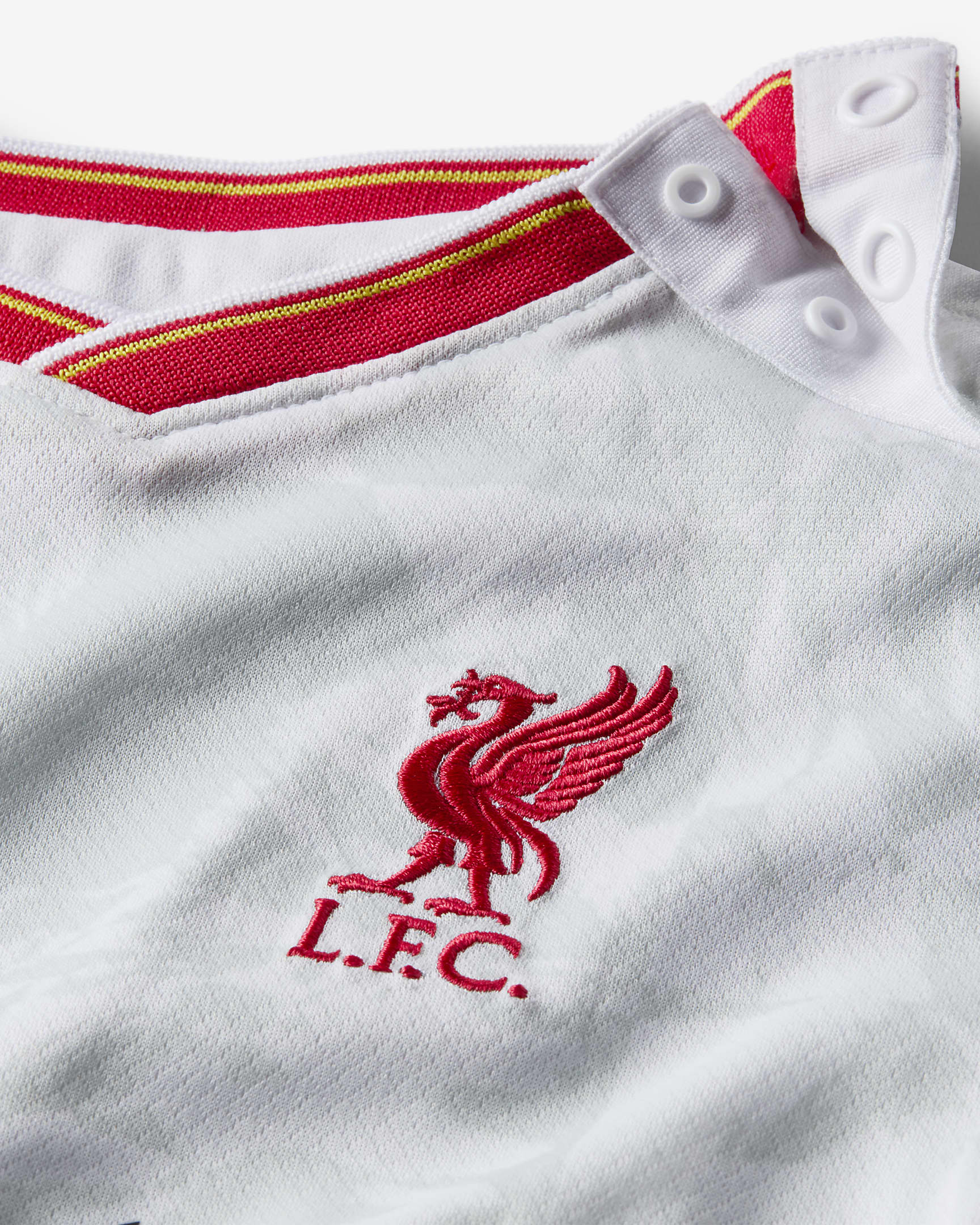 Conjunto de três peças de futebol Nike do terceiro equipamento Stadium Liverpool FC 2024/25 para bebé - Branco/Pure Platinum/Preto/Vermelho Global