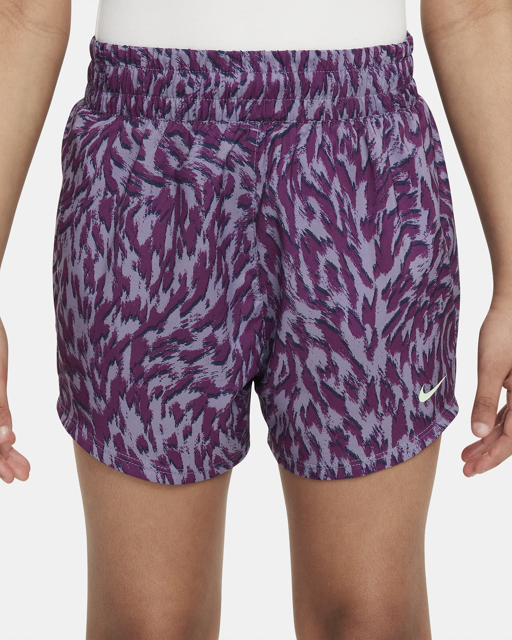 Vævede Nike One-shorts med høj talje til større børn (piger) - Daybreak/Viotech/Vapor Green