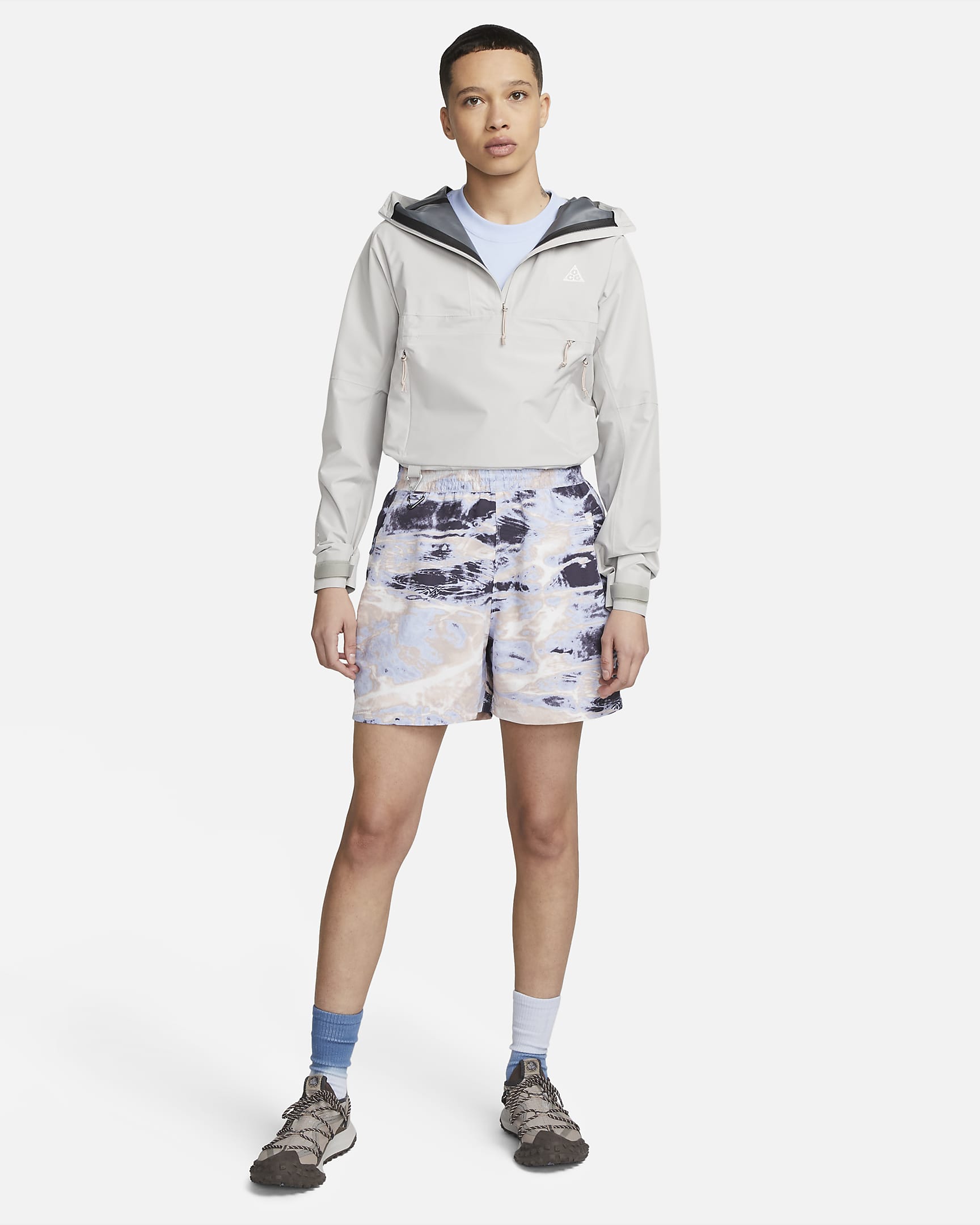 Nike ACG Damenshorts mit Print - Gridiron/Summit White