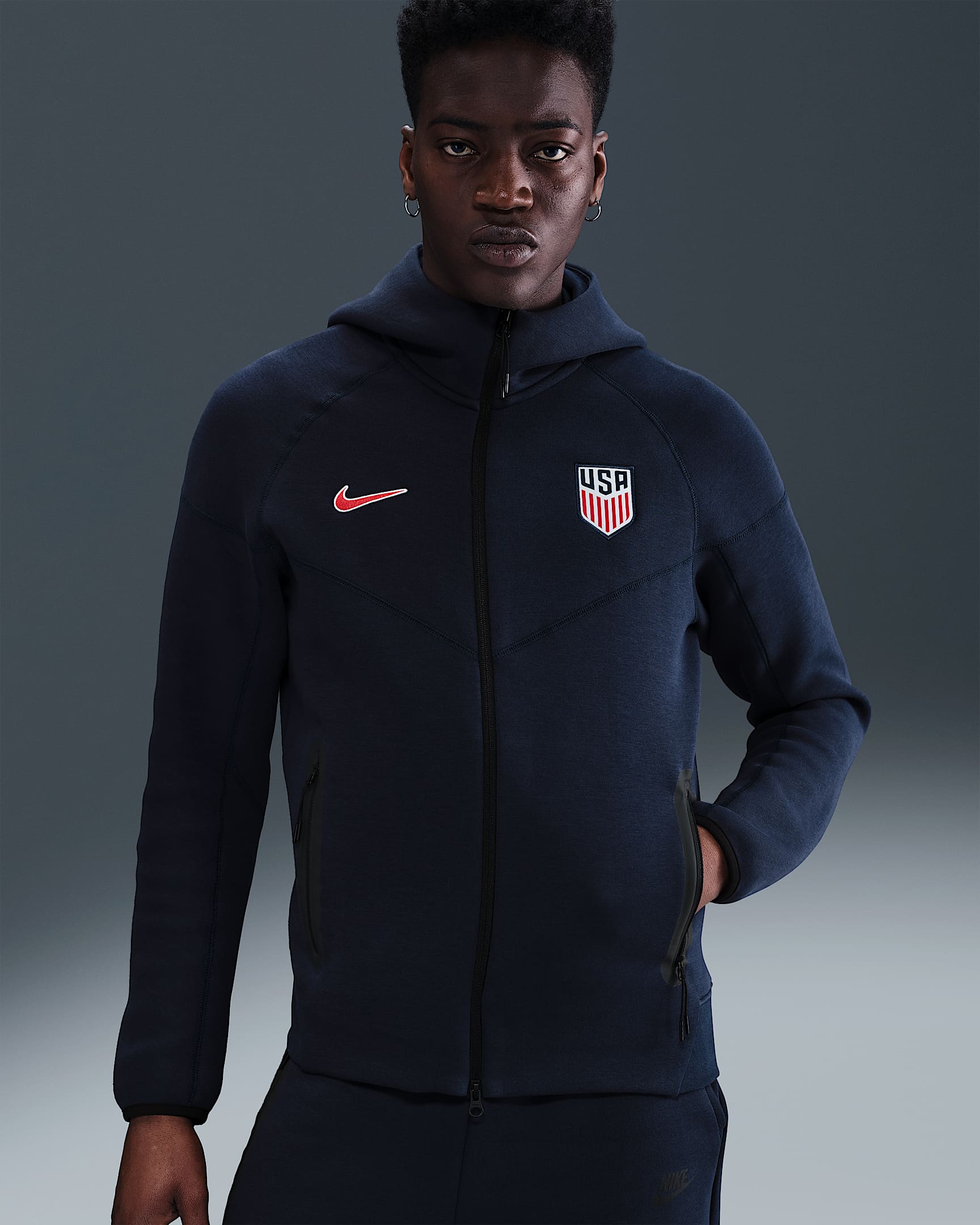 Sudadera con gorro de fútbol Nike de tejido Fleece de cierre completo para mujer USMNT Tech Windrunner - Obsidiana/Rojo reto