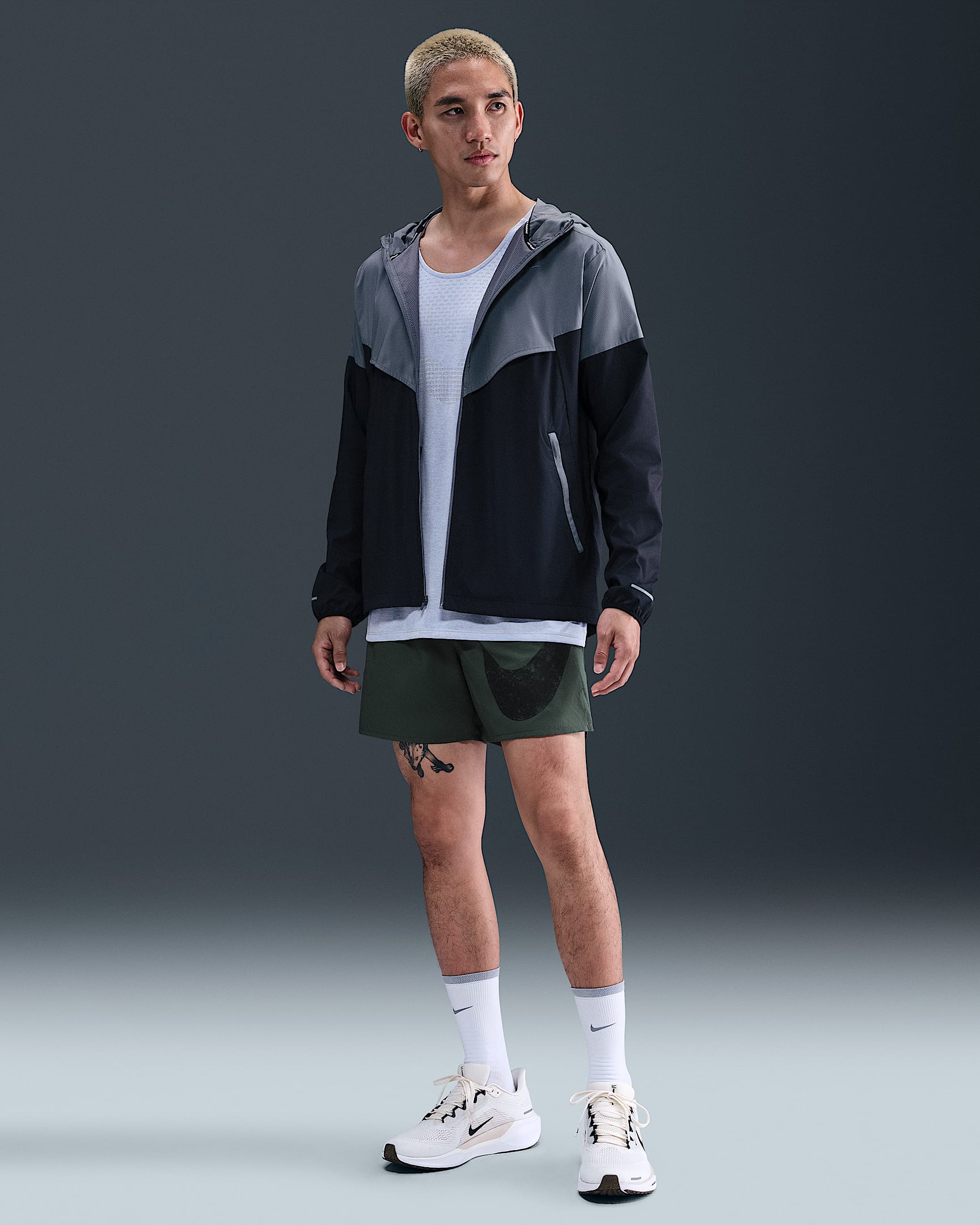 ナイキ チャレンジャー スウッシュ メンズ 13cm Dri-FIT ランニングショートパンツ - ビンテージグリーン/ビンテージグリーン/ブラック/ブラック