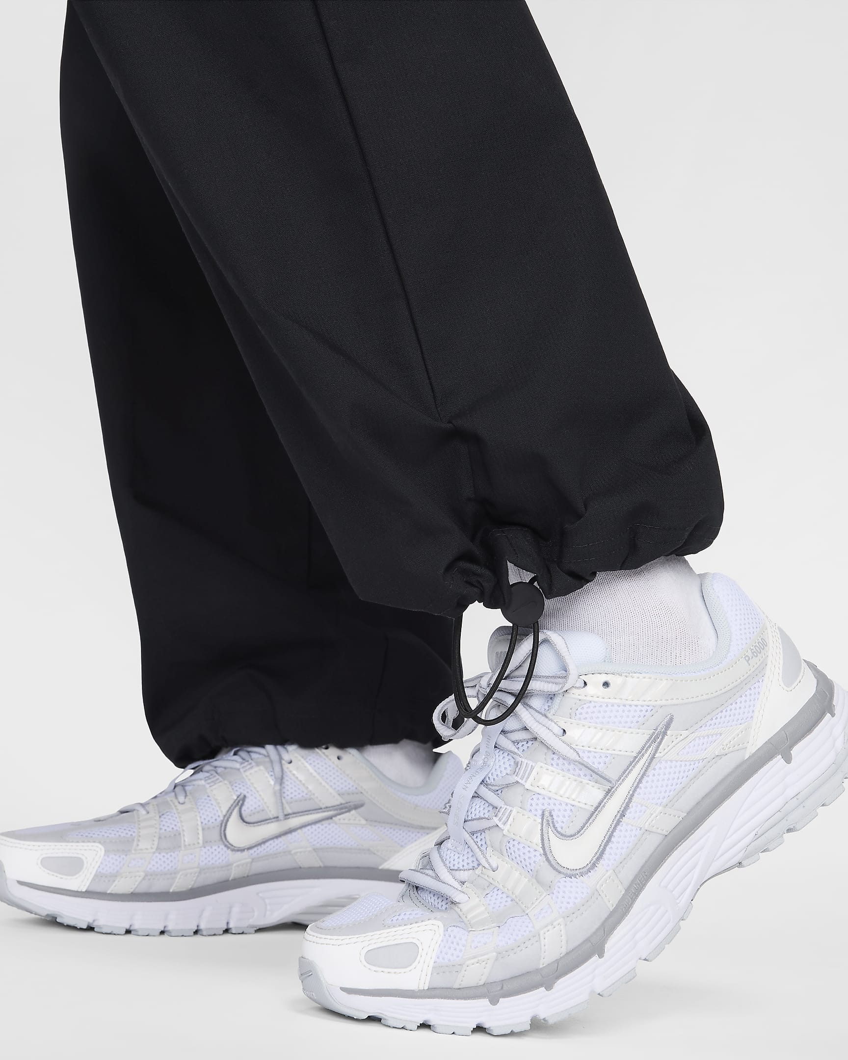 Nike Sportswear Everything Wovens Women's Mid-Rise Cargo Trousers - Black/White