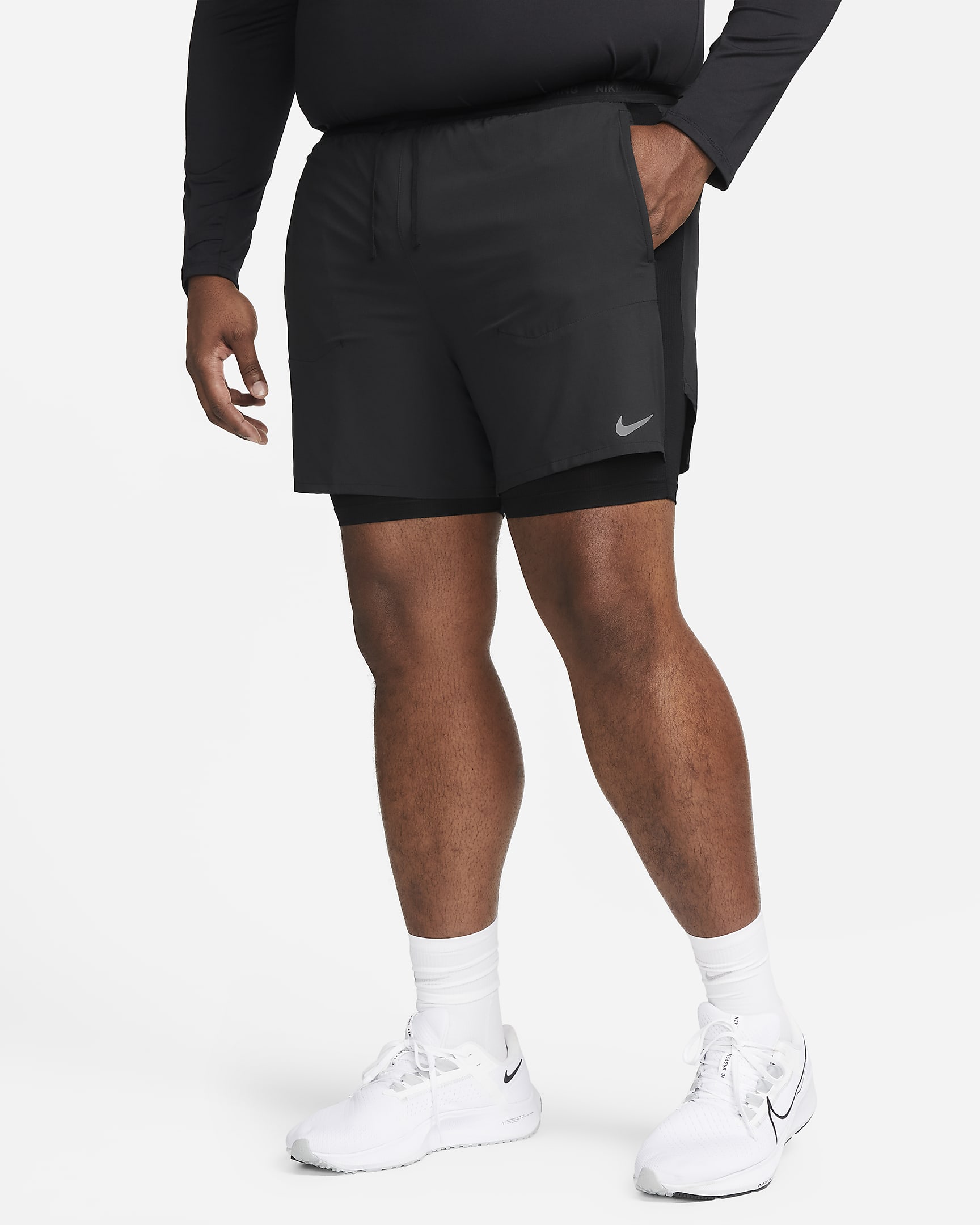 Nike Stride Dri-FIT 13 cm-es férfi hibrid futórövidnadrág - Fekete/Fekete/Fekete