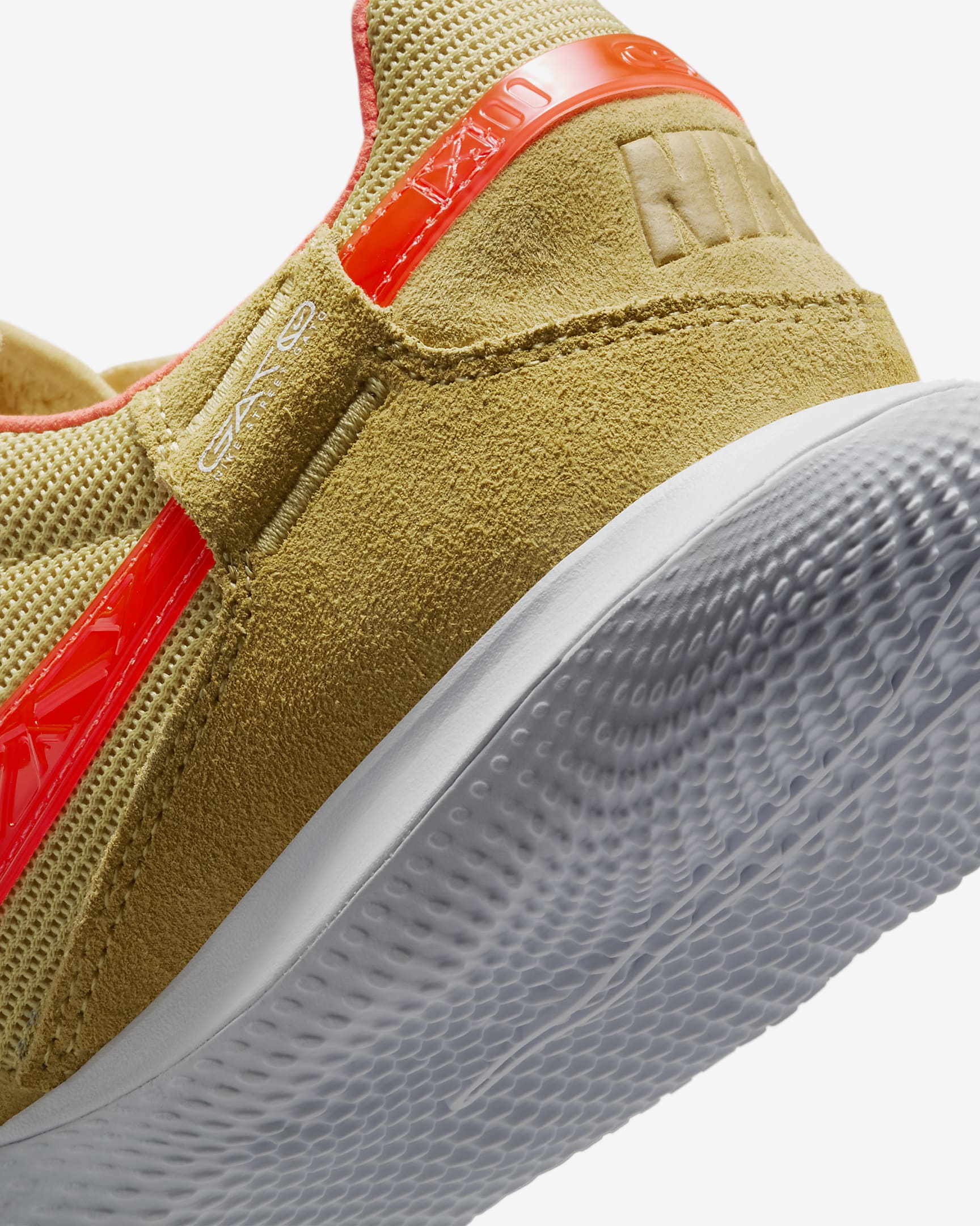 Nike Streetgato Low-Top-Fußballschuh - Celestial Gold/Hyper Crimson