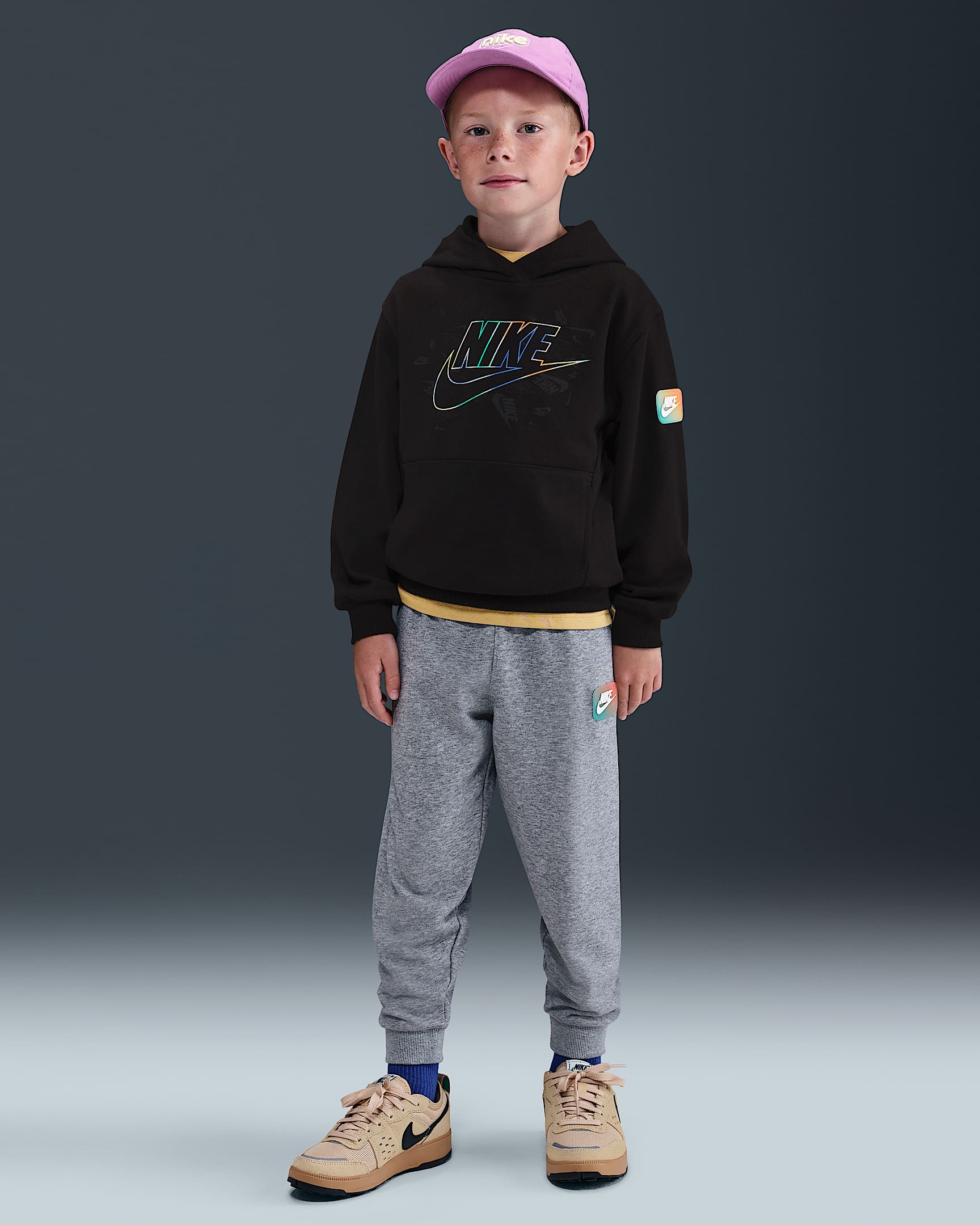 Nike Sportswear Conjunto de dos piezas Reveal con pantalón de tejido French terry - Niño/a pequeño/a - Gris oscuro jaspeado