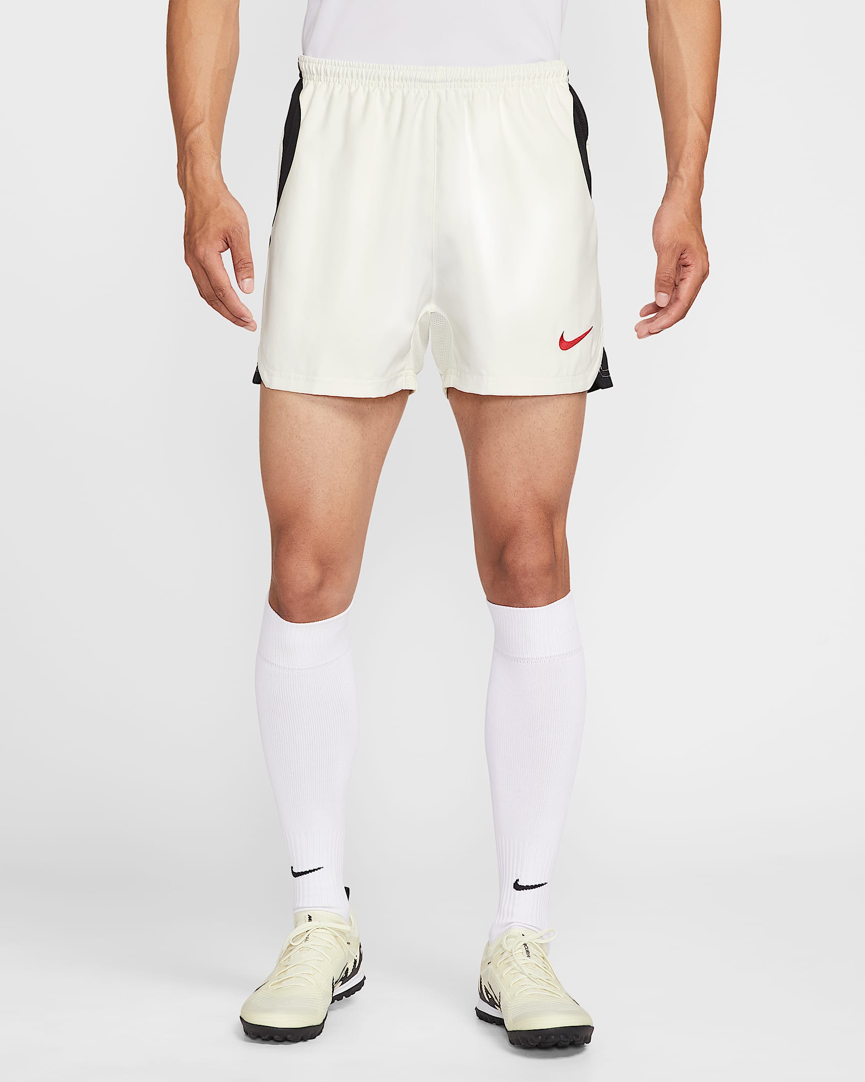 ナイキ トータル 90 メンズ Dri-FIT サッカーショートパンツ - セイル/ブラック/ジムレッド