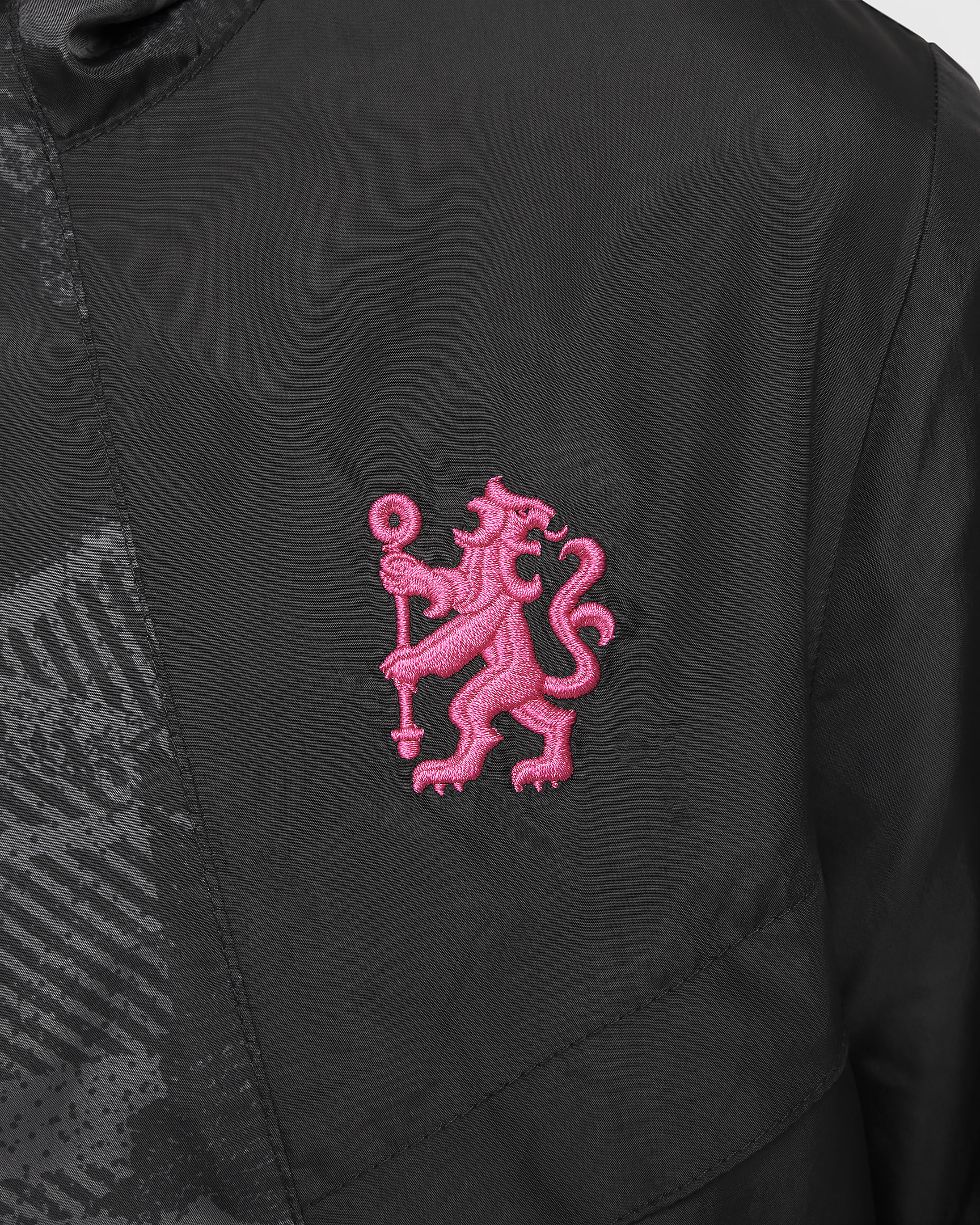 Chamarra tipo anorak de fútbol Nike del Chelsea FC alternativa Amplify Windrunner para niño talla grande - Negro/Negro/Rosa óptimo