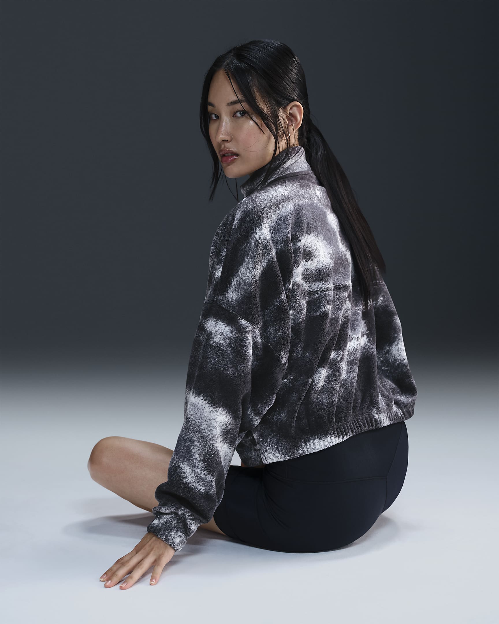 Nike One Women's Therma-FIT Oversized 1/2-Zip Fleece Printed Top - Black/Black