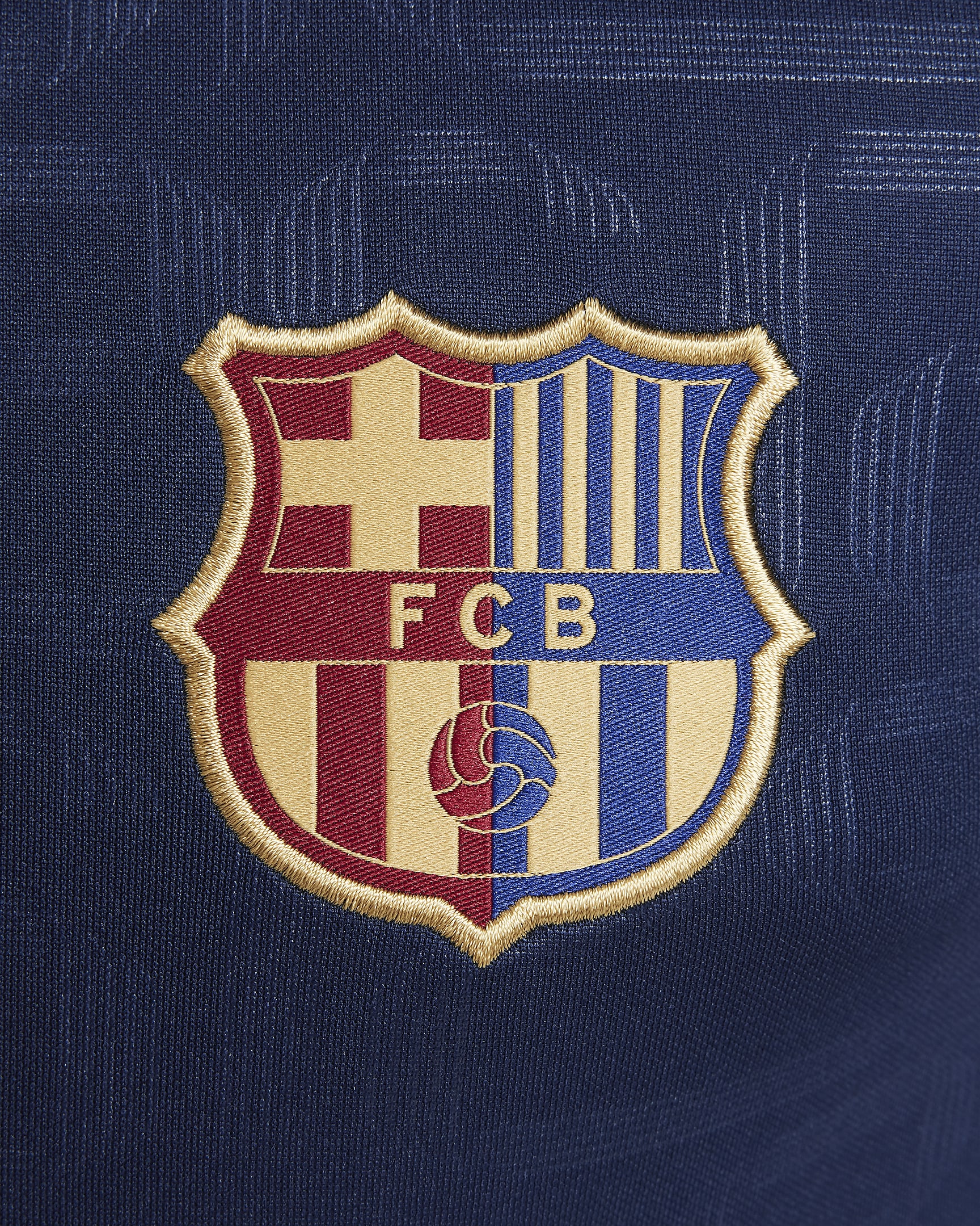 Maglia da calcio pre-partita a manica corta Nike Dri-FIT FC Barcelona Academy Pro per ragazzo/a – Home - Midnight Navy/Midnight Navy/Club Gold