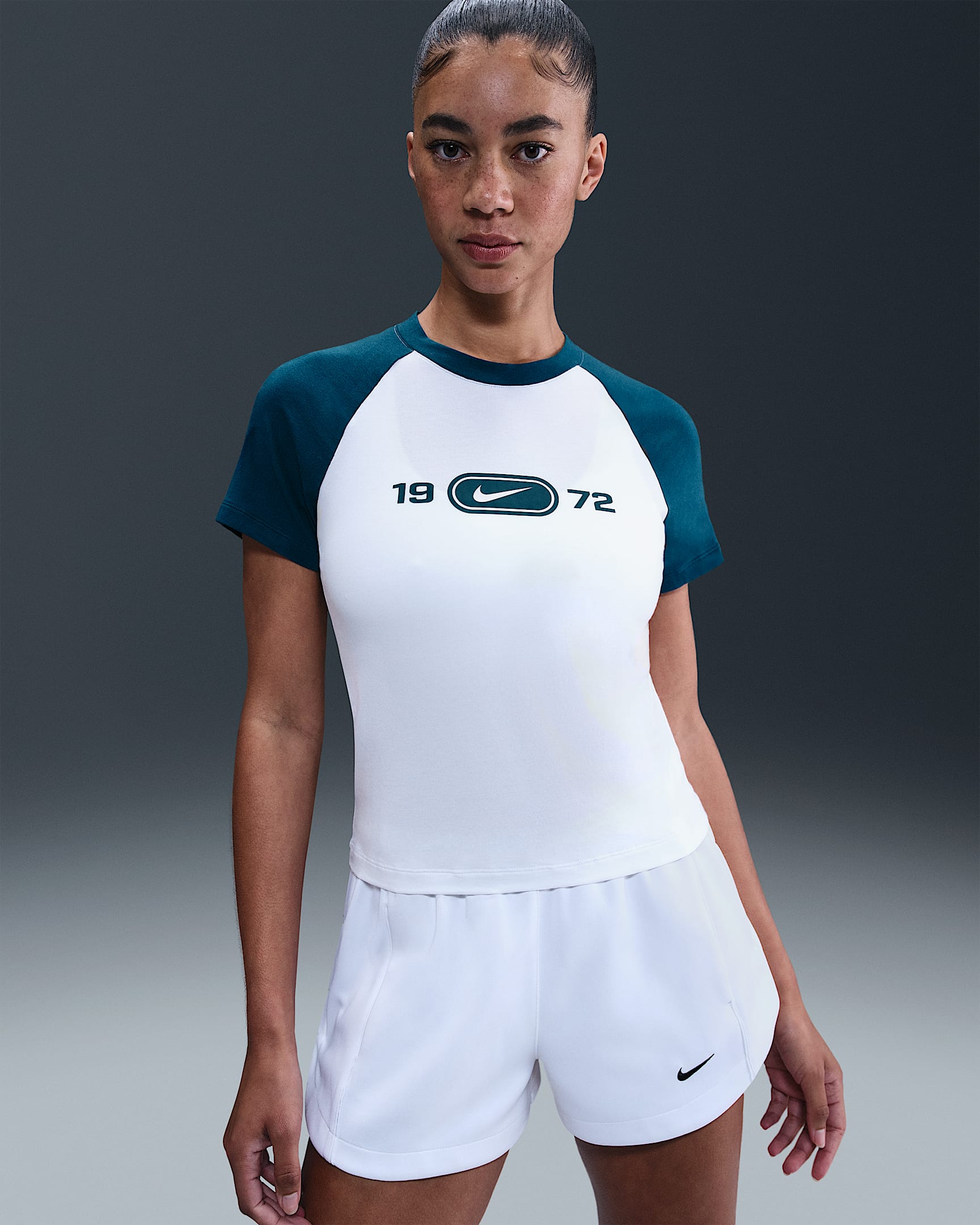 T-shirt slim à motif Nike Sportswear Chill Knit pour femme - Blanc/Blue Force