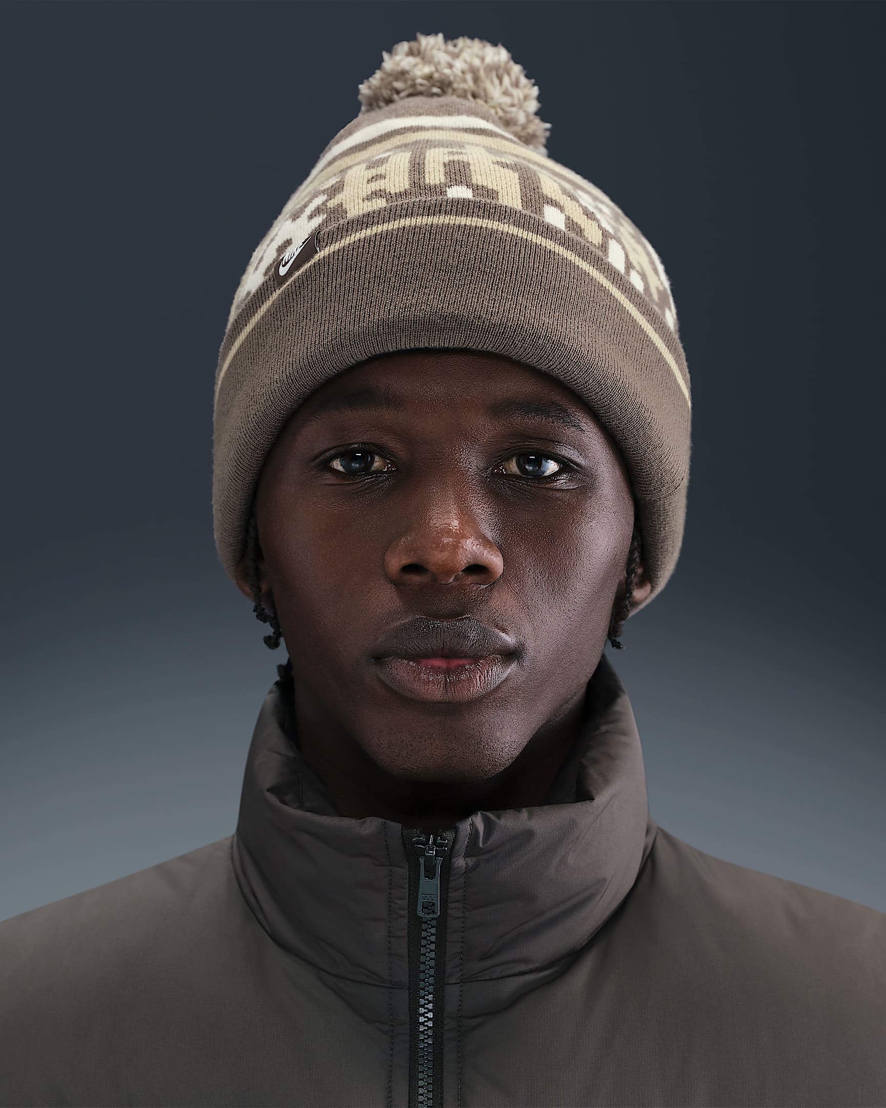 Gorro Nike Peak de exterior - Cave Stone/Caqui Desert/Sail