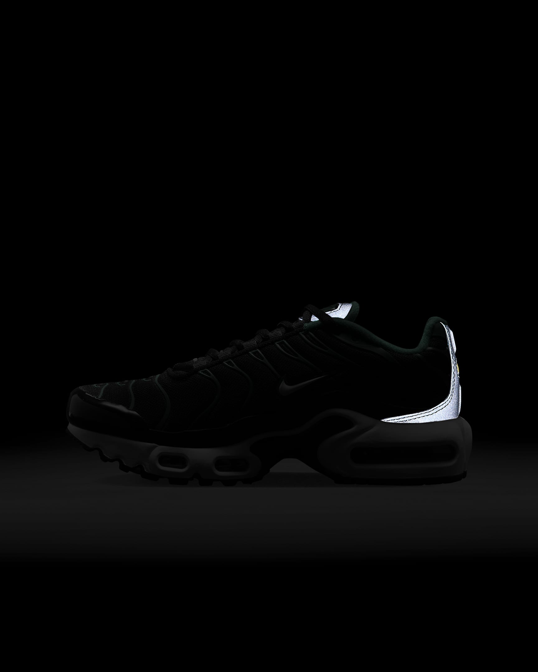 Nike Air Max Plus Older Kids' Shoes - Black/Malachite/White/Black