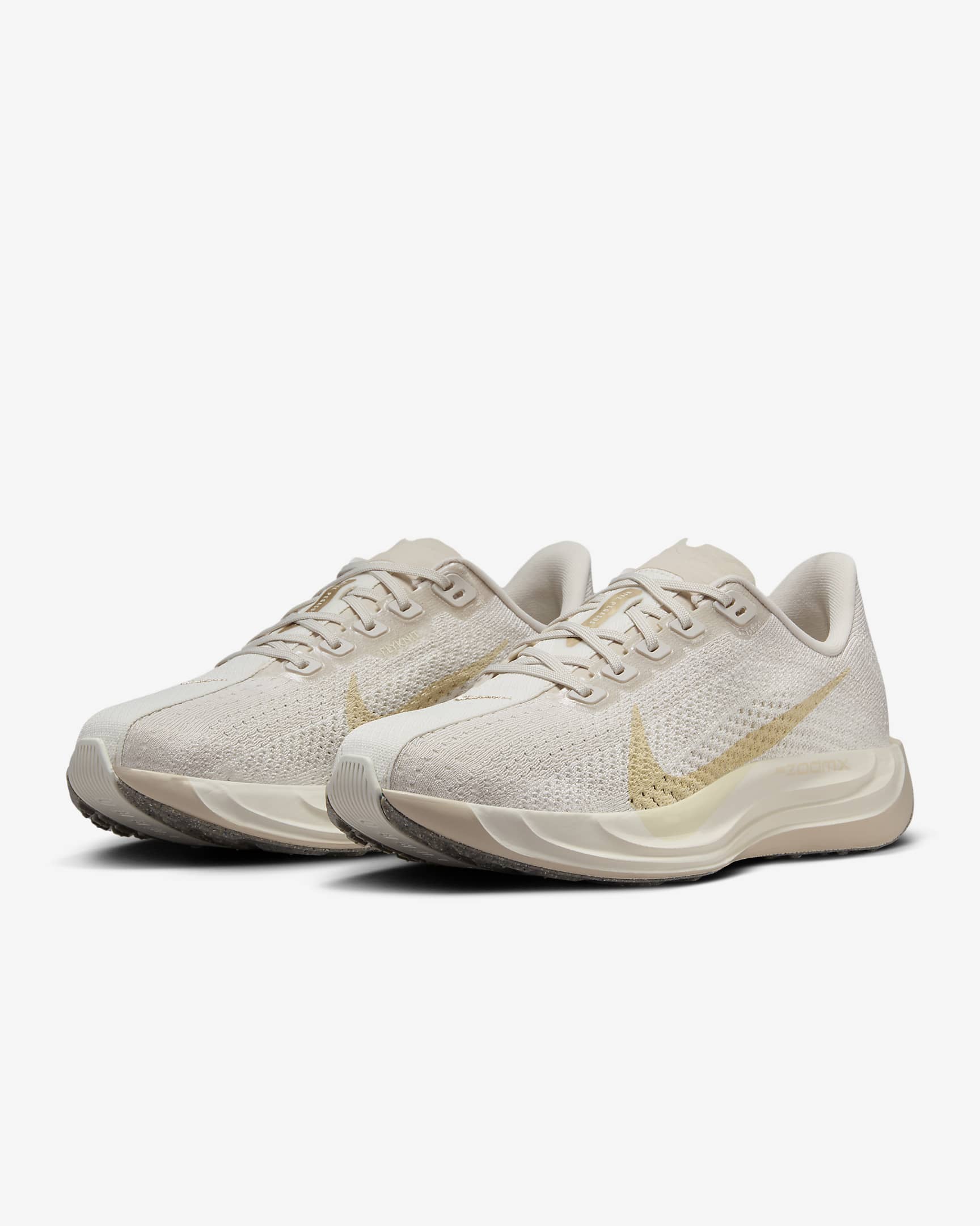 Nike Pegasus Plus hardloopschoenen voor dames (straat) - Light Orewood Brown/Sail/Gum Light Brown/Coconut Milk