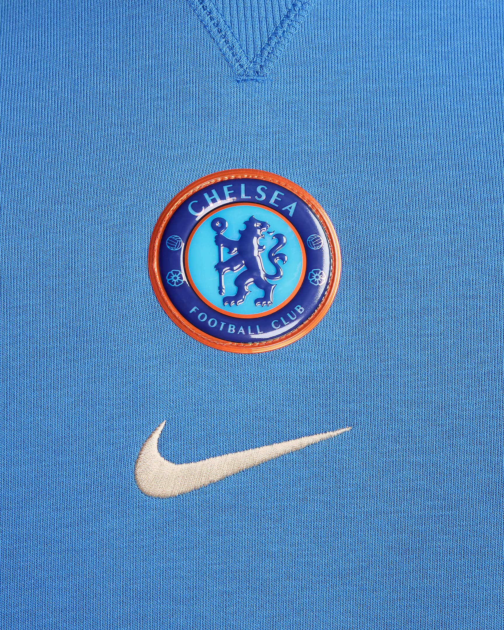 Chelsea FC Standard Issue Nike Dri-FIT kapucnis, belebújós férfi futballpulóver - Light Photo Blue/Guava Ice