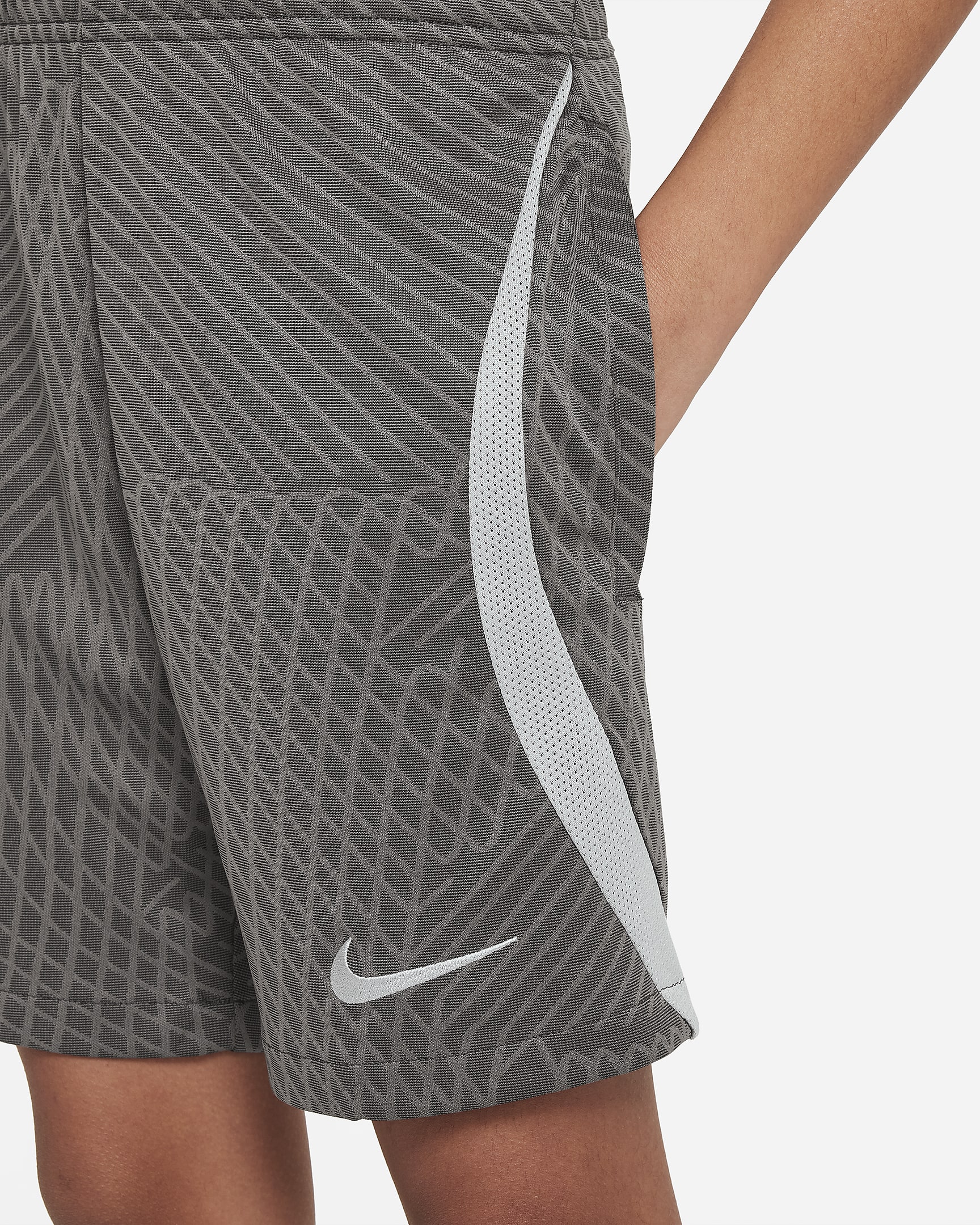 Liverpool F.C. Strike Older Kids' Nike Dri-FIT Football Shorts - Anthracite/Wolf Grey/Wolf Grey