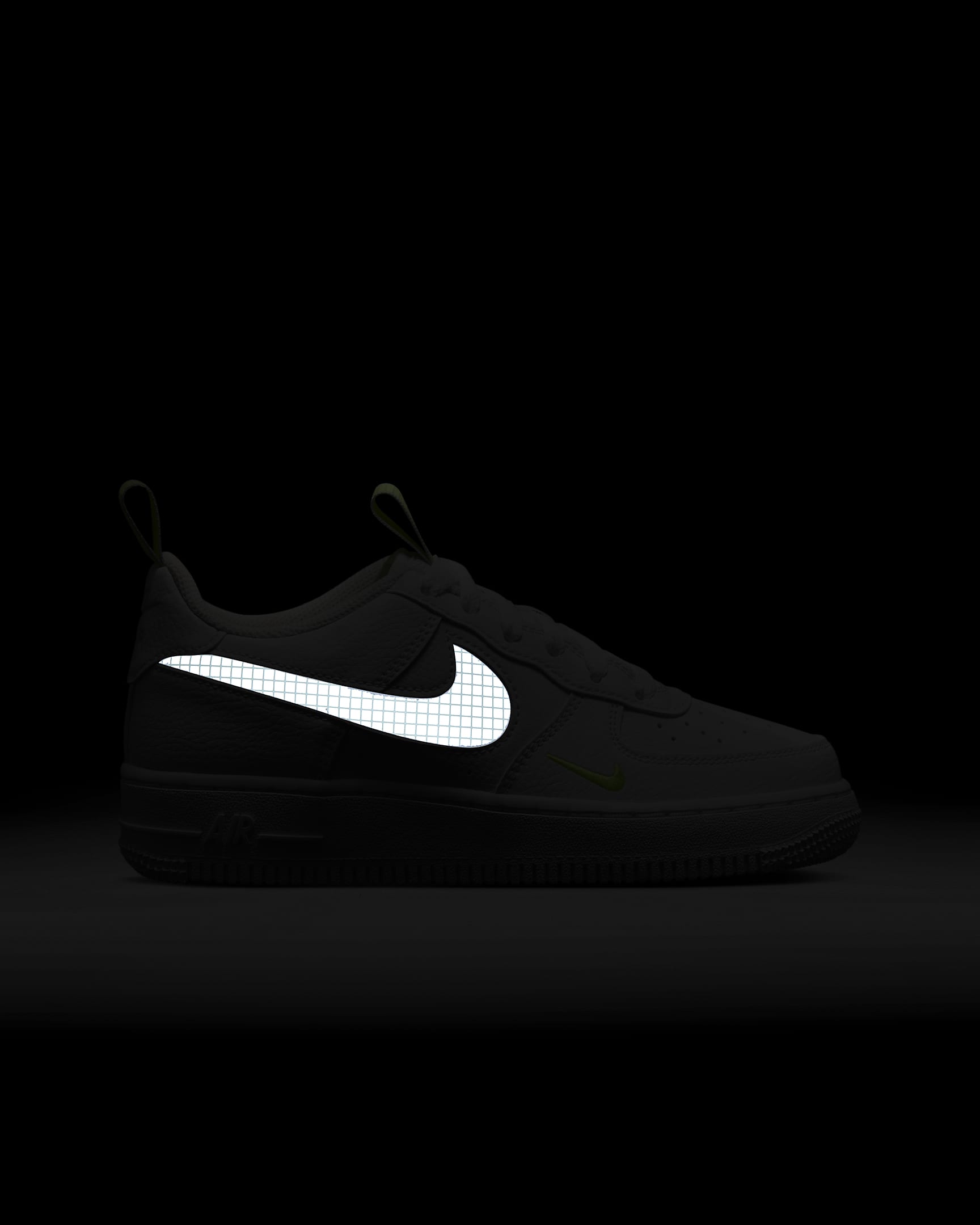 Nike Air Force 1 LV8 Older Kids' Shoes. Nike CH