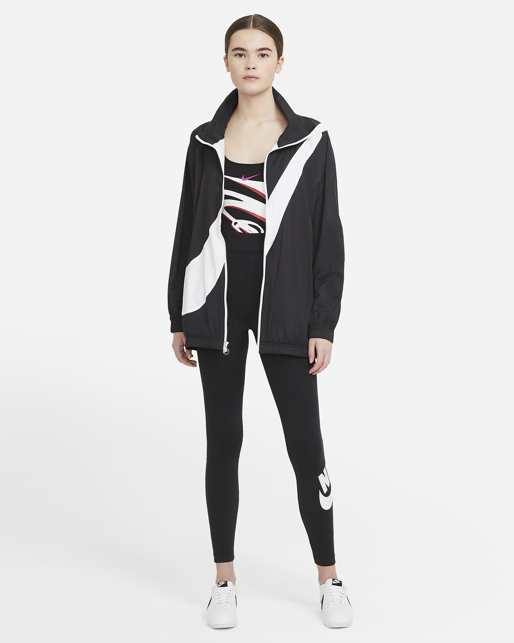 Nike Sportswear Essential leggings med høyt liv og logo til dame - Svart/Hvit