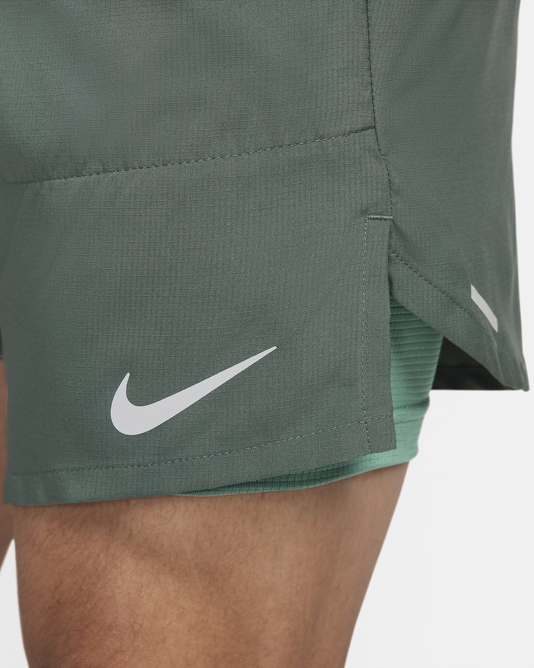 Nike Stride Dri-FIT 2-in-1 hardloopshorts voor heren (18 cm) - Vintage Green/Bicoastal/Zwart