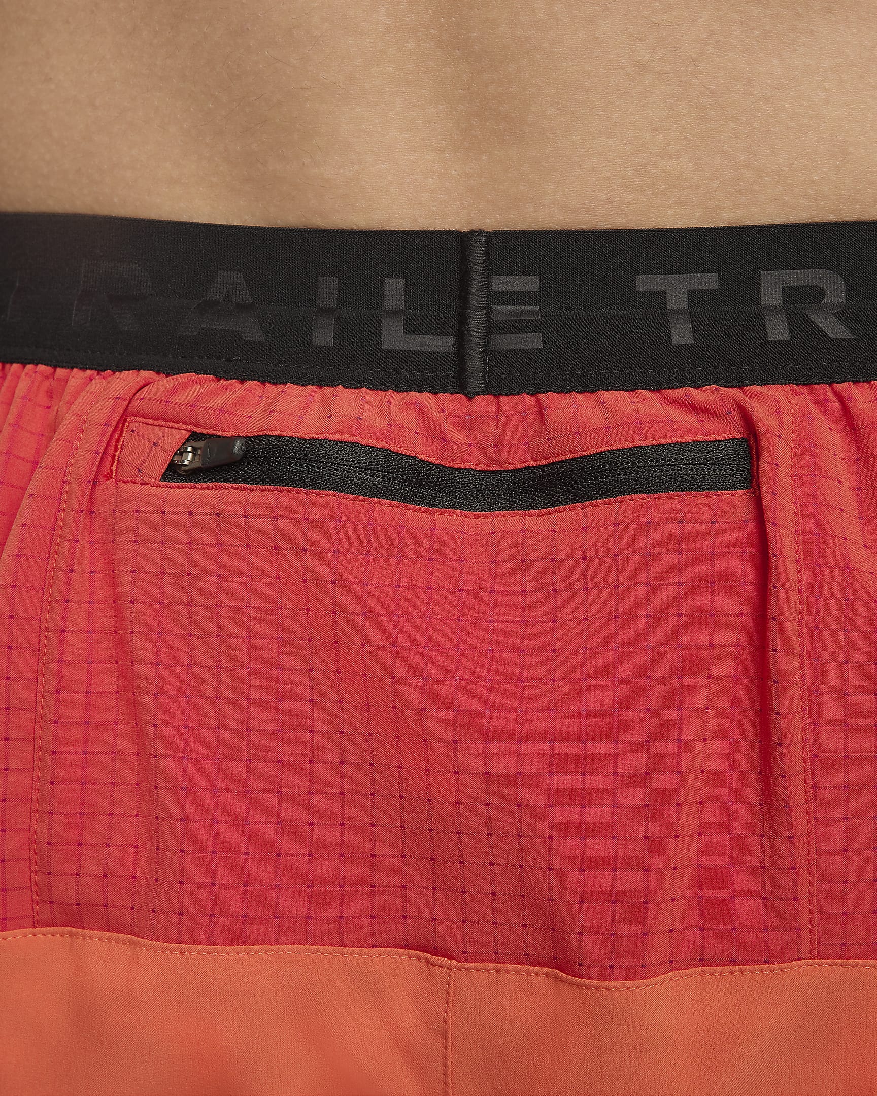 Shorts de correr Dri-FIT de 13 cm con forro de ropa interior para hombre Nike Trail Second Sunrise - Coral vintage/Rojo dragón/Negro