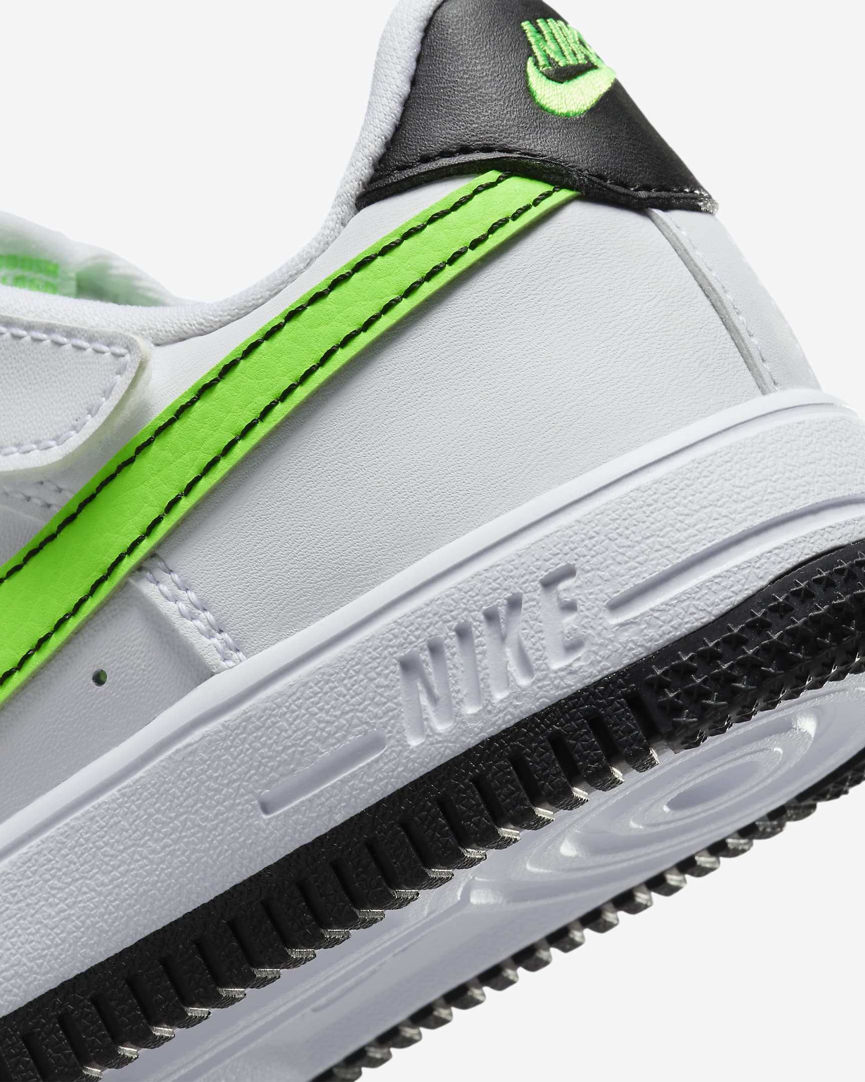 Nike Force 1 Low EasyOn Younger Kids' Shoes - White/Black/Green Strike