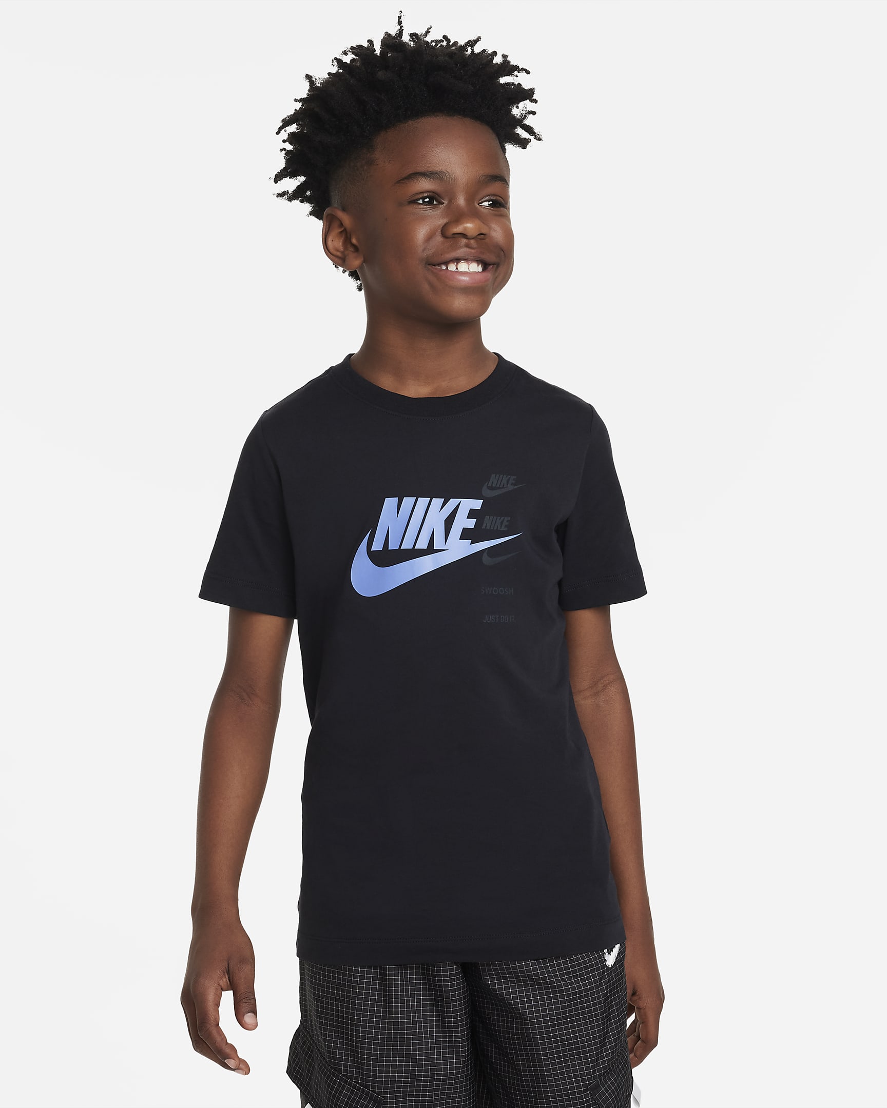 Nike Sportswear Standard Issue Older Kids' (Boys') T-shirt. Nike UK