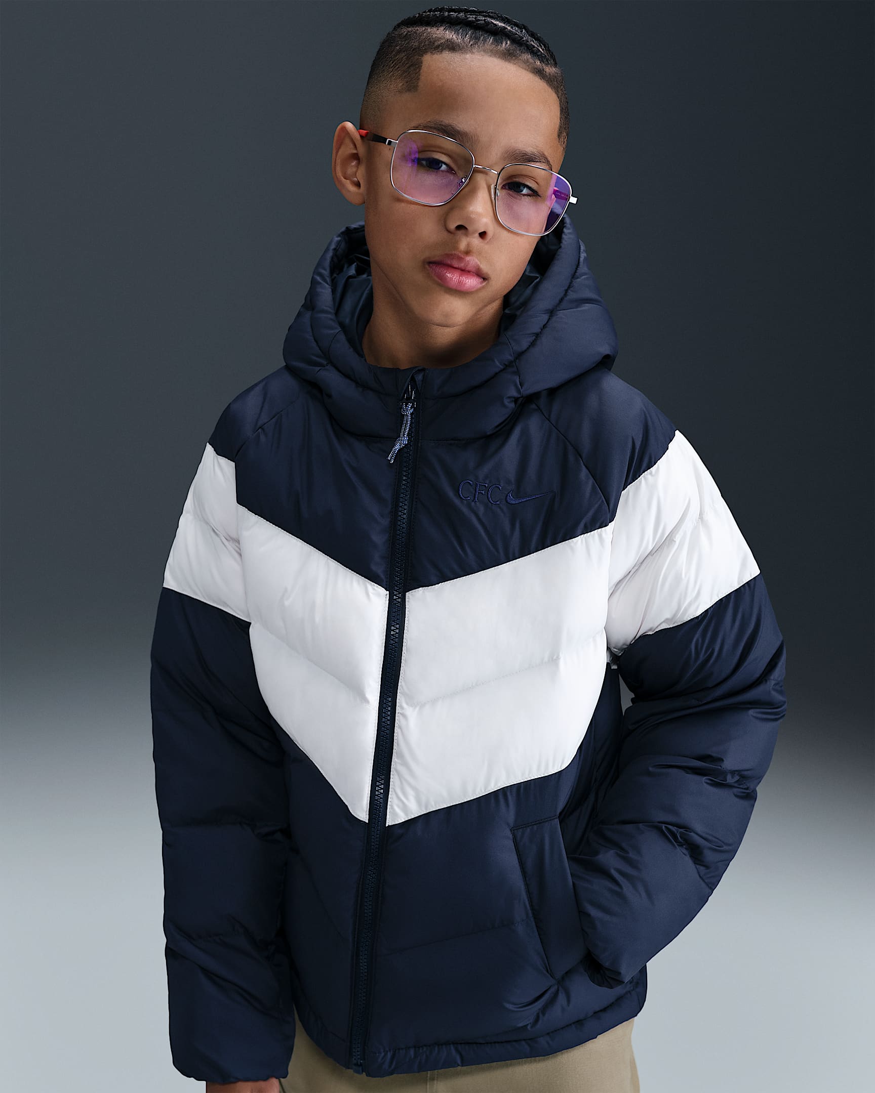 Chelsea FC Nike voetbaljack met synthetische vulling en capuchon voor kids - Obsidian/Phantom/Rush Blue