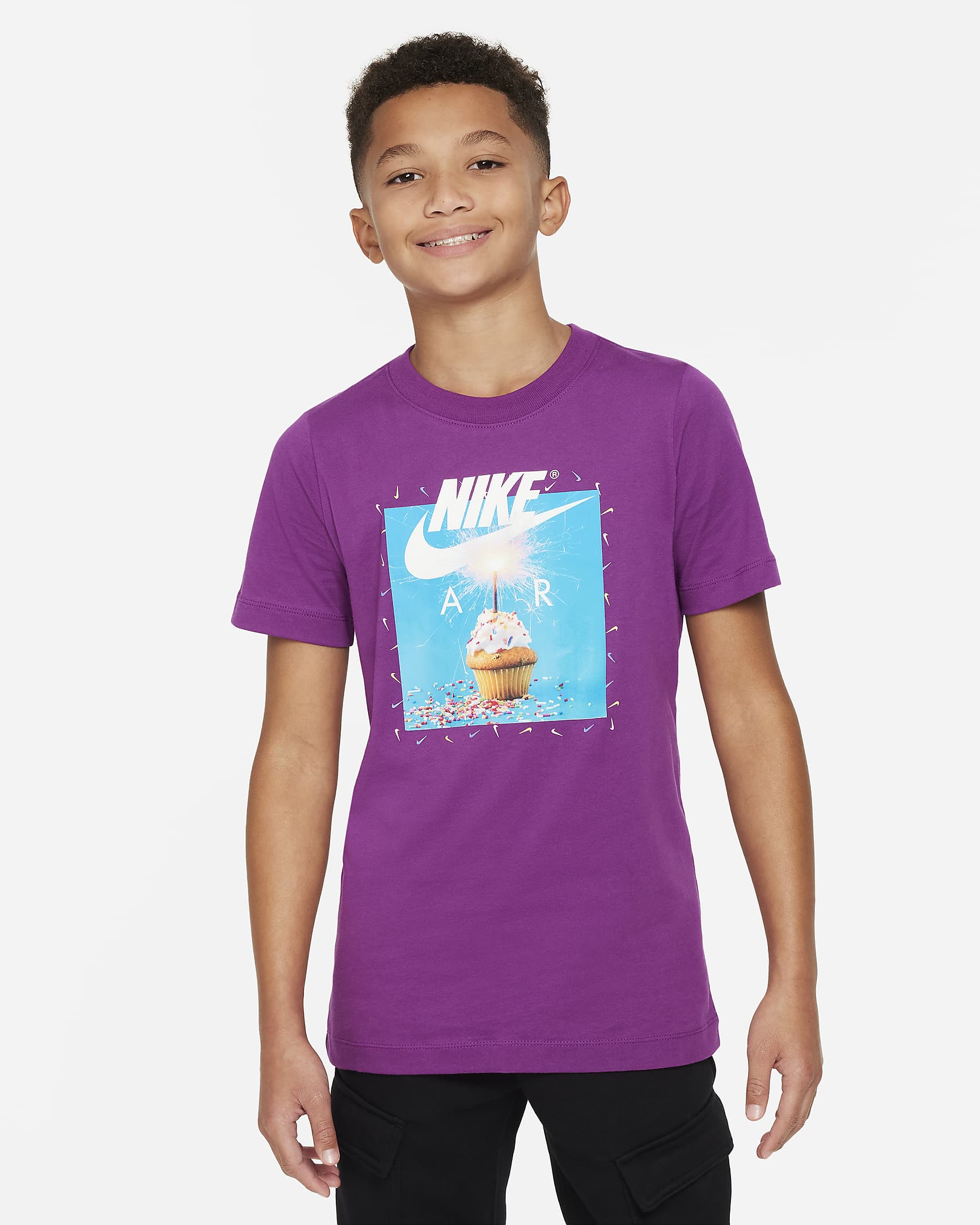 Nike Sportswear Older Kids' T-Shirt - Bold Berry