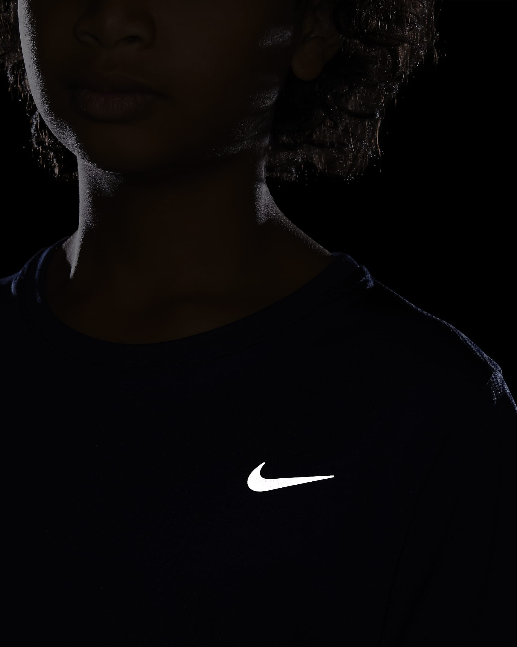 Nike Dri-FIT Miler rövid ujjú edzőfelső nagyobb gyerekeknek (fiúknak) - Midnight Navy