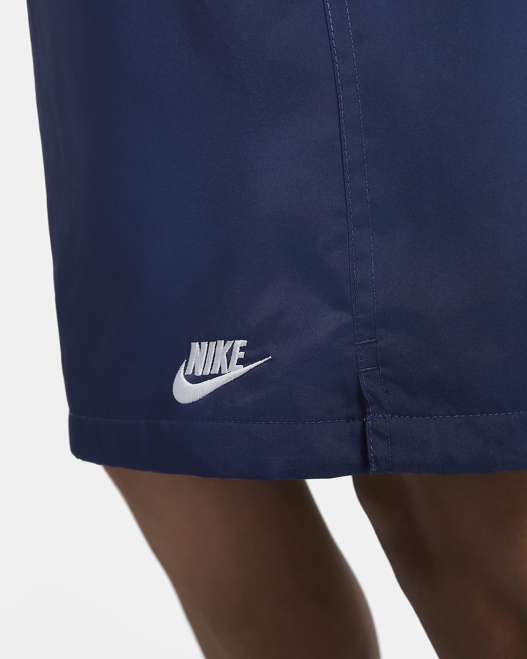 Nike Club Men's Woven Flow Shorts - Midnight Navy/White