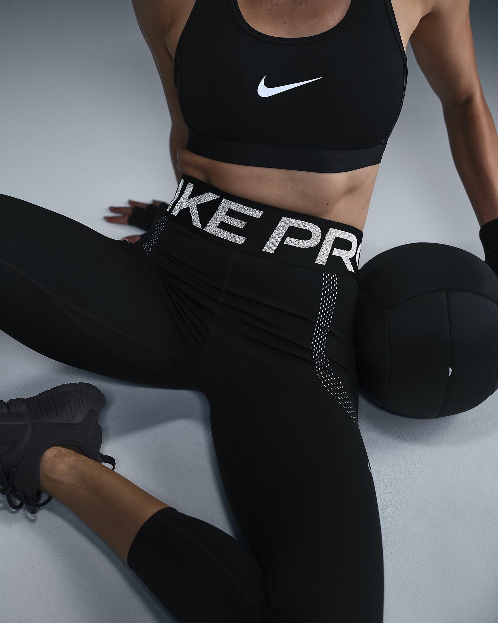 Damskie legginsy 7/8 z wysokim stanem Nike Pro Sculpt - Czerń