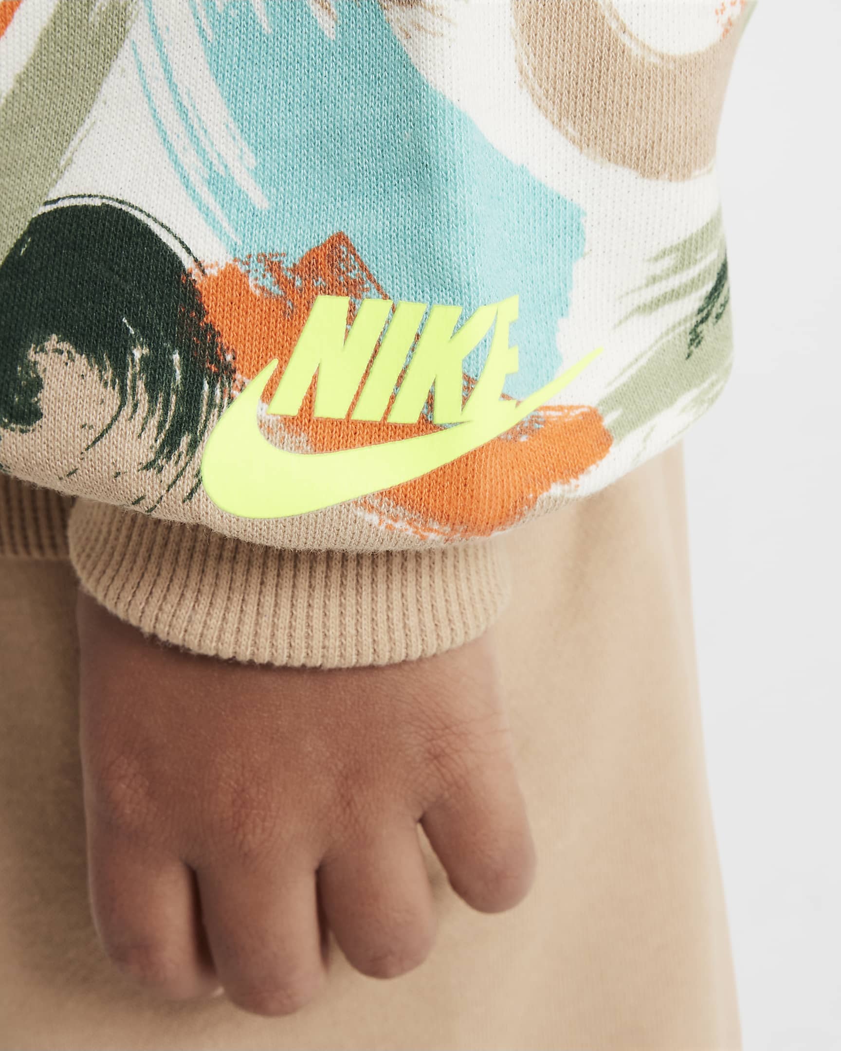 Dwuczęściowy zestaw z bluzą z półokrągłym dekoltem dla małych dzieci Nike Sportswear „Express Yourself” - Hemp