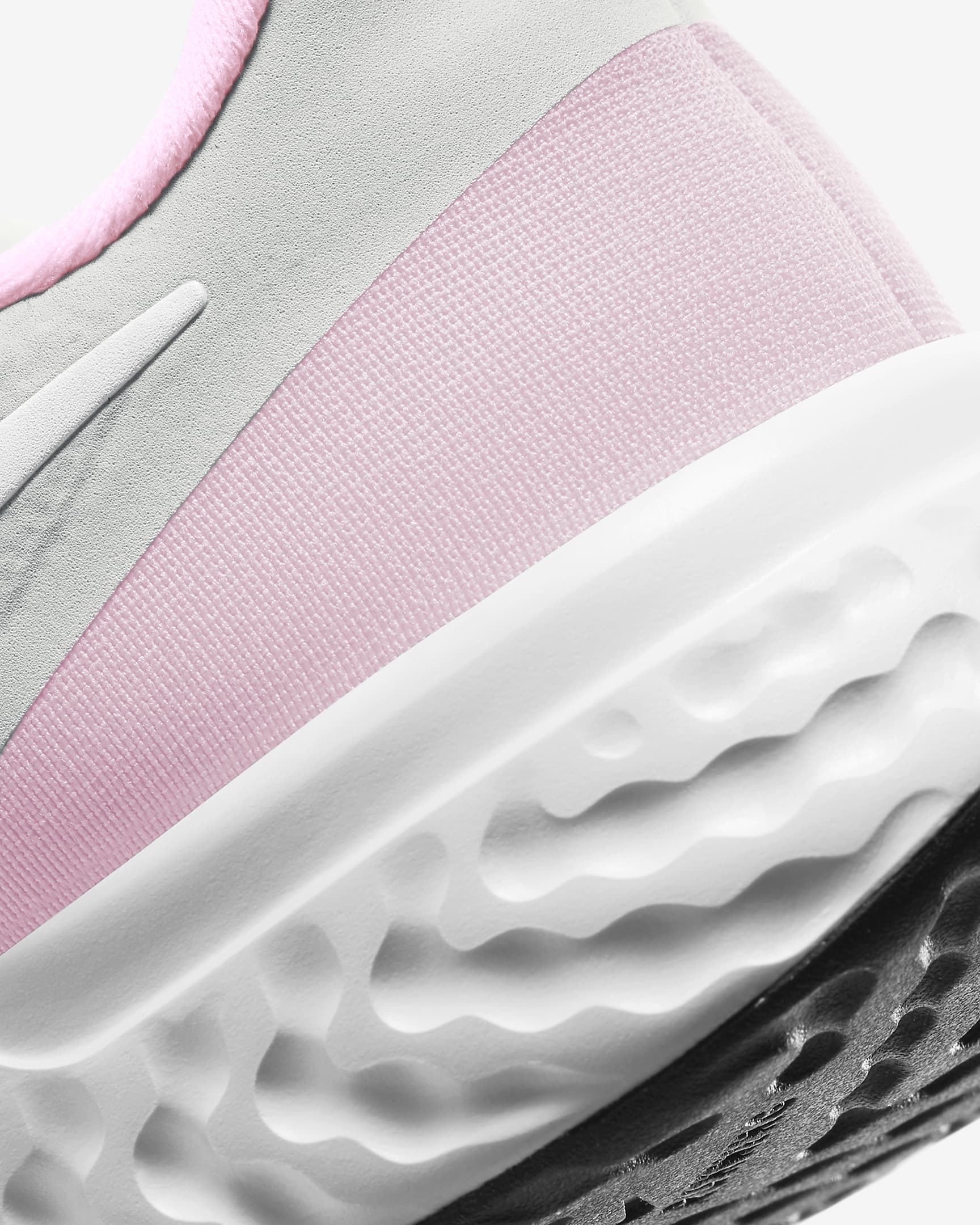 nike sneakers white colour