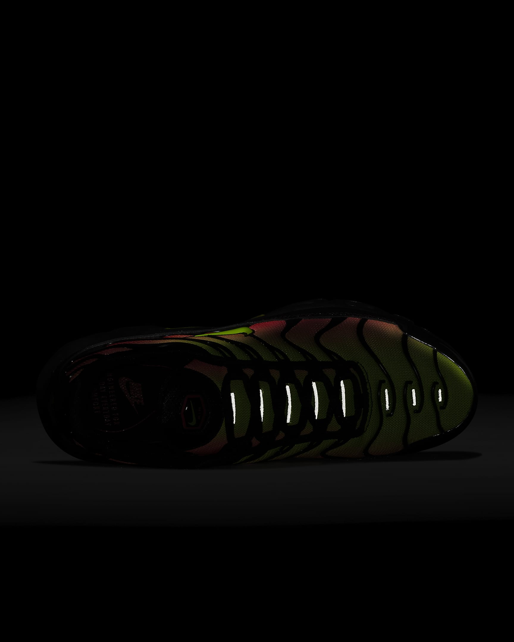 Buty damskie Nike Air Max Plus TN SE - Czerń/Solar Red/Volt