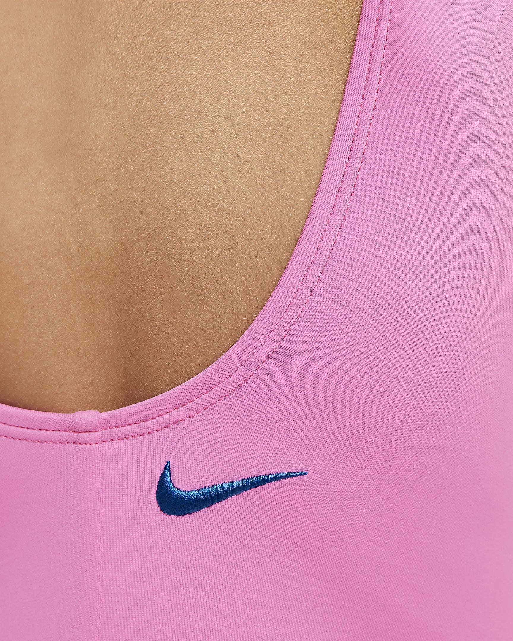 Traje de baño de una pieza con diseño de espalda en U para niñas talla grande Nike Swim - Rosa alegre