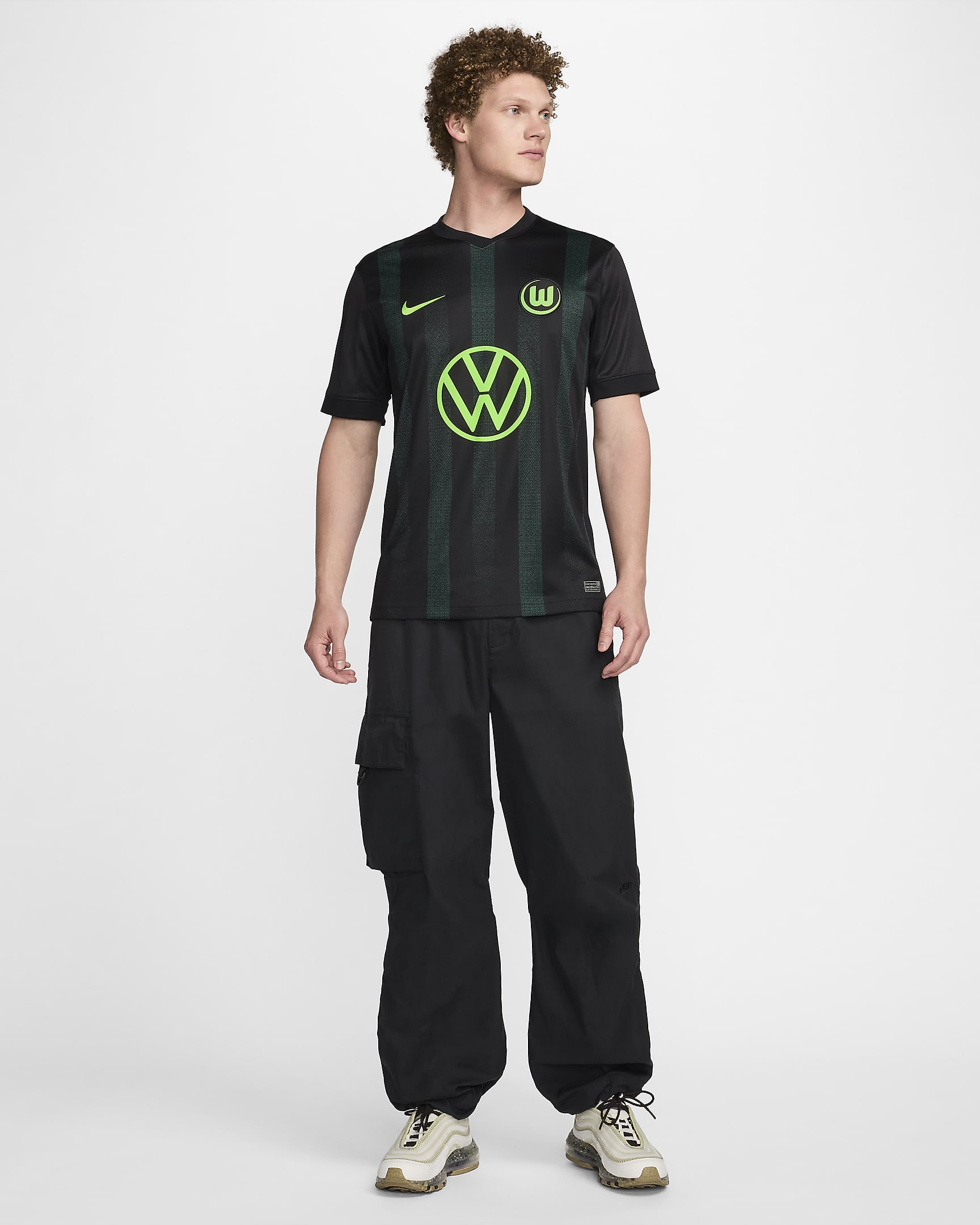 Segunda equipación Stadium VfL Wolfsburgo 2024/25 Camiseta de fútbol de réplica Nike Dri-FIT - Hombre - Negro/Pro Green/Sub Lime