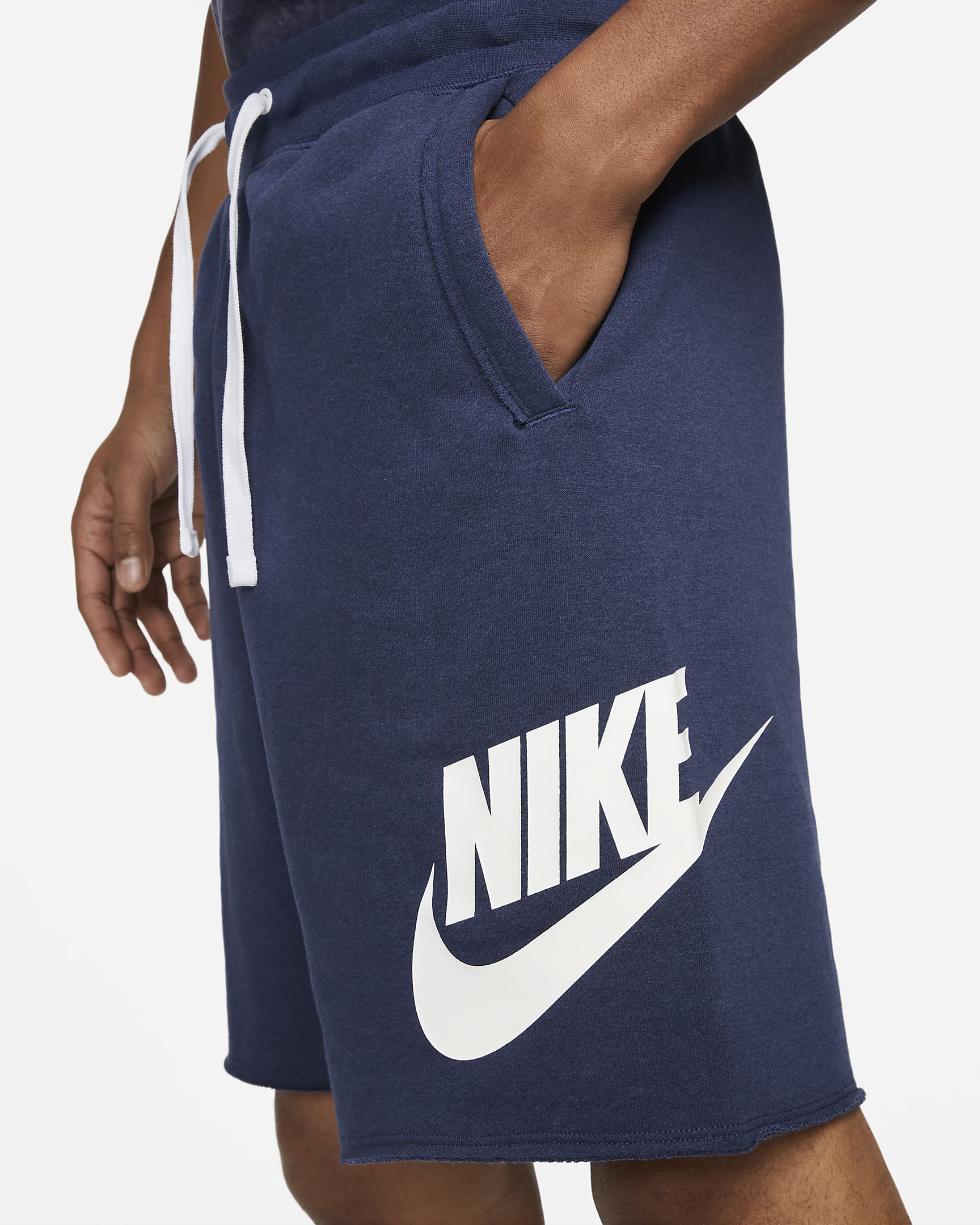 Nike Club Alumni Herrenshorts aus French Terry - Midnight Navy/Weiß/Weiß