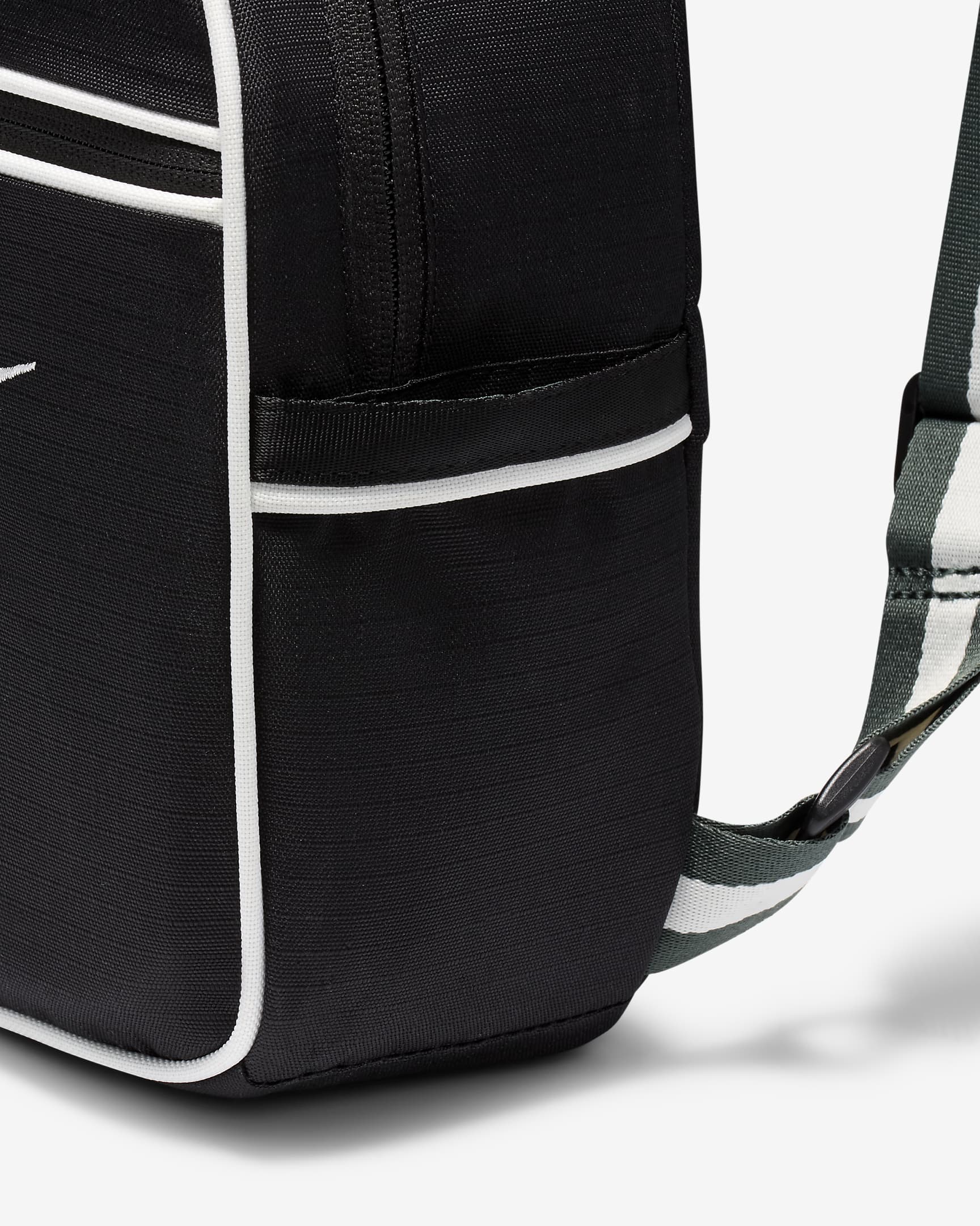 Nike Sportswear Futura 365 Mini Backpack (6L). Nike UK