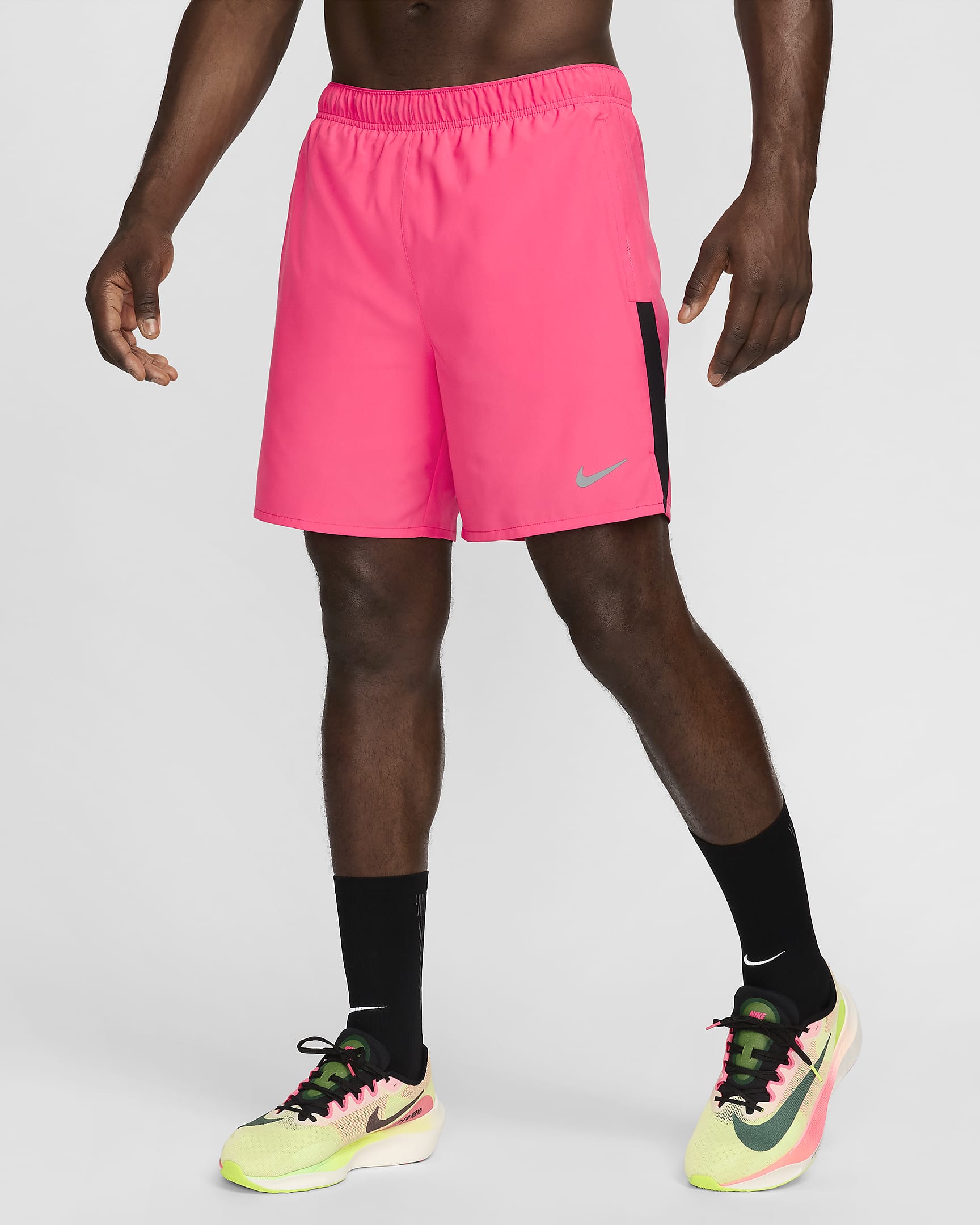 Męskie spodenki do biegania 2 w 1 Dri-FIT Nike Challenger 18 cm - Aster Pink/Czerń/Czerń